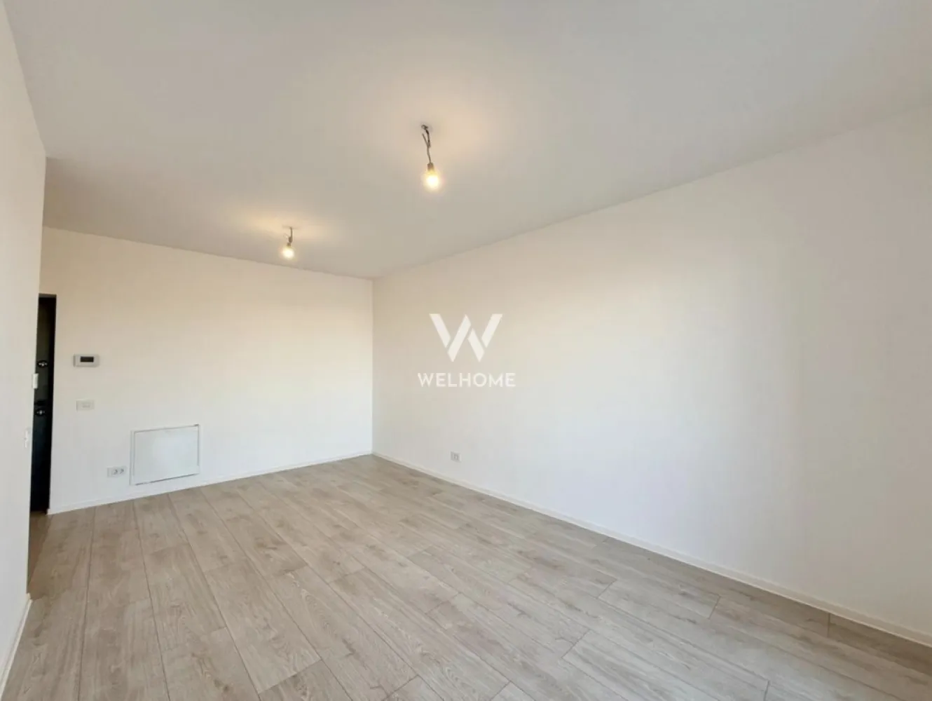 Apartament decomandat, etaj 1, bloc cu lift - loc de parcare - - Dacă ești în căutarea unui apartament nou, bine compartimentat și gata de mutare, această proprietate din zona Calea Șurii Mici merită toată atenția.
Situat într-un imobil modern, cu lift și finisaje actuale, apartamentul oferă un echilibru foarte bun între confort, funcționalitate și poziționare – fiind potrivit atât pentru locuit, cât și pentru investiție.

Cu o suprafață utilă de 51,30 mp, locuința este decomandată, ceea ce înseamnă mai multă intimitate și o organizare eficientă a spațiului.
Compartimentarea este practică și aerisită:hol de acces, living, dormitor matrimonial, bucătărie separată, complet mobilată și utilată, baie echipată si balcon de 3,7 mp.

Puncte forte:
Apartamentul este complet finisat și echipat, pregătit pentru mutare imediată:
Incălzire în pardoseală (cu termostate separate)
Mobilier de bucătărie inclus
Imobilul este foarte bine izolat, ceea ce se traduce în costuri reduse la întreținere și confort termic ridicat.
Etaj 1 din 6 – poziție ideală
Bloc cu lift
Videointerfon
Construcție nouă
1 loc de parcare inclus, situat în fața blocului
Apartament intabulat

Zona Calea Șurii Mici este în plină dezvoltare, cu acces rapid către oraș și multiple facilități în apropiere.

Dacă îți dorești un apartament nou, bine poziționat și eficient compartimentat, aceasta poate fi o alegere foarte inspirată.
Pentru detalii și vizionări, te invităm să ne contactezi.
0740066818, Cristina