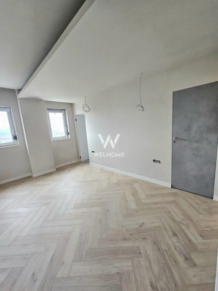Apartament Tip Penthouse la cheie, 111mpu, Sibiu - Penthouse cu 3 camere intabulat, ansamblu NOU - Zona comerciala , Selimbar - Sibiu

- Locatie: Bulevardul Mihai Viteazu, Selimbar - Sibiu
- Suprafata : 111 mpu + terasa 25 mpu
- Hol acces (3.7mpu) , camera de zi in open space cu bucataria intr-o suprafata generoasa ( aprox 65 mpu), 2 dormitoare din care unul este prevazut cu dressing si baie proprie (26 mpu), baie comuna, terasa
- Imobil cu regim de inaltime P+8E+9ER dotat cu lift de 8 persoane
- Proprietate de la persoana fizica iar in momentul vanzarii se va preda LA CHEIE cu peretii finisati, izolatie cu vata bazaltica la nivelul tavanelor, usa la intrare metalica, sistem de incalzire in pardoseala, usi de interior, parchet, obiecte sanitare, etc.
- Zona in dezvoltare situat pe un bulevard principal, variante simple de acces, centre comerciale in vecinatate dar si alte puncte de interes.
- Disponibilitate imediata

PRET: 220.000 Euro