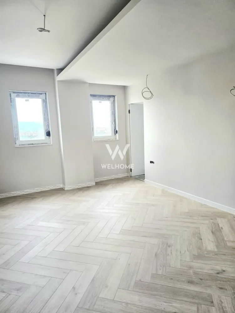 Apartament Tip Penthouse la cheie, 111mpu, Sibiu - Penthouse cu 3 camere intabulat, ansamblu NOU - Zona comerciala , Selimbar - Sibiu

- Locatie: Bulevardul Mihai Viteazu, Selimbar - Sibiu
- Suprafata : 111 mpu + terasa 25 mpu
- Hol acces (3.7mpu) , camera de zi in open space cu bucataria intr-o suprafata generoasa ( aprox 65 mpu), 2 dormitoare din care unul este prevazut cu dressing si baie proprie (26 mpu), baie comuna, terasa
- Imobil cu regim de inaltime P+8E+9ER dotat cu lift de 8 persoane
- Proprietate de la persoana fizica iar in momentul vanzarii se va preda LA CHEIE cu peretii finisati, izolatie cu vata bazaltica la nivelul tavanelor, usa la intrare metalica, sistem de incalzire in pardoseala, usi de interior, parchet, obiecte sanitare, etc.
- Zona in dezvoltare situat pe un bulevard principal, variante simple de acces, centre comerciale in vecinatate dar si alte puncte de interes.
- Disponibilitate imediata

PRET: 220.000 Euro