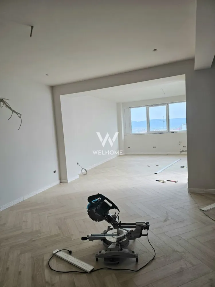 Apartament Tip Penthouse la cheie, 111mpu, Sibiu - Penthouse cu 3 camere intabulat, ansamblu NOU - Zona comerciala , Selimbar - Sibiu

- Locatie: Bulevardul Mihai Viteazu, Selimbar - Sibiu
- Suprafata : 111 mpu + terasa 25 mpu
- Hol acces (3.7mpu) , camera de zi in open space cu bucataria intr-o suprafata generoasa ( aprox 65 mpu), 2 dormitoare din care unul este prevazut cu dressing si baie proprie (26 mpu), baie comuna, terasa
- Imobil cu regim de inaltime P+8E+9ER dotat cu lift de 8 persoane
- Proprietate de la persoana fizica iar in momentul vanzarii se va preda LA CHEIE cu peretii finisati, izolatie cu vata bazaltica la nivelul tavanelor, usa la intrare metalica, sistem de incalzire in pardoseala, usi de interior, parchet, obiecte sanitare, etc.
- Zona in dezvoltare situat pe un bulevard principal, variante simple de acces, centre comerciale in vecinatate dar si alte puncte de interes.
- Disponibilitate imediata

PRET: 220.000 Euro