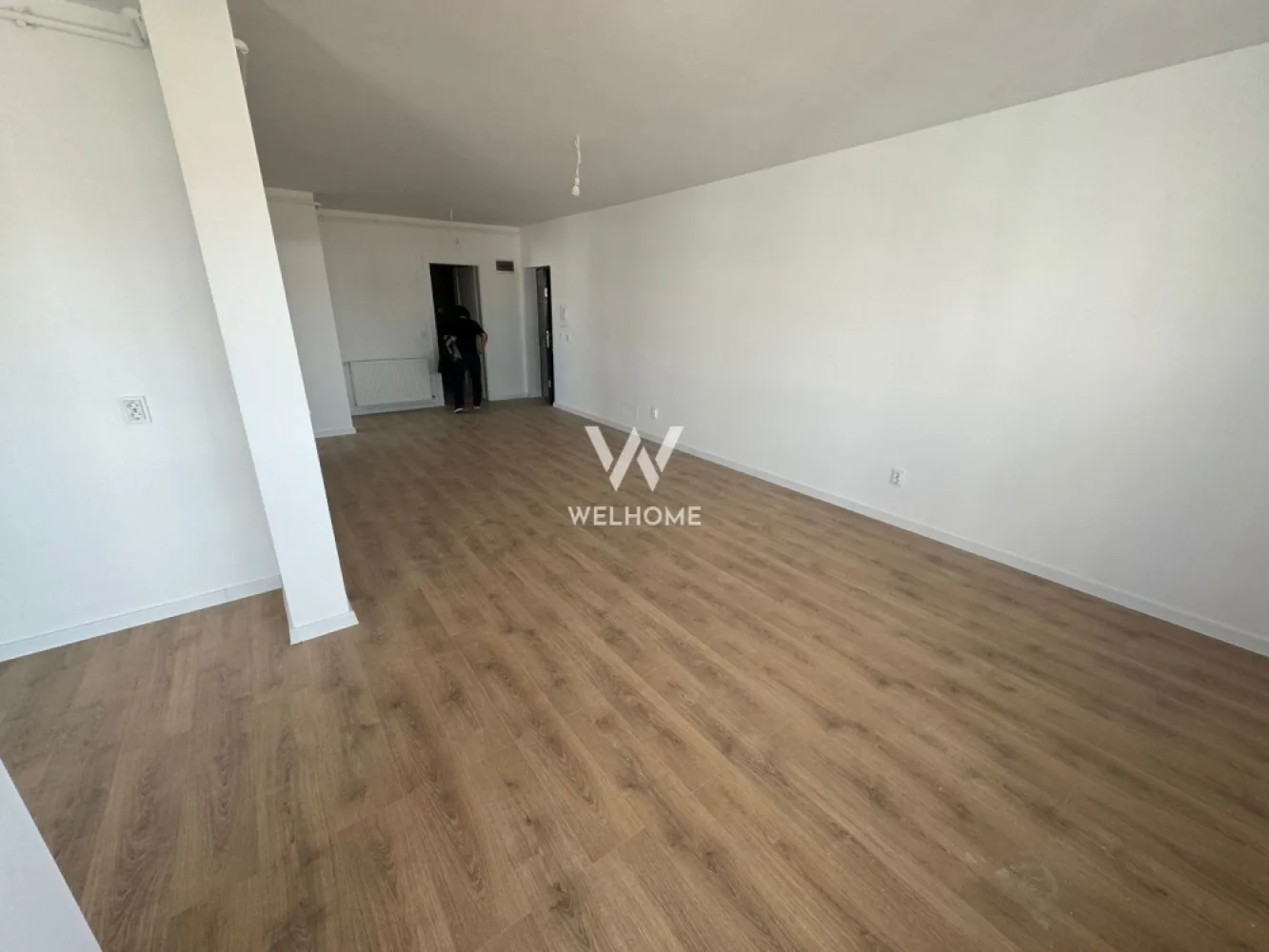 Penthouse 4 camere - terasa 102 mp - Sibiu - Apartament de tip Penthouse cu 4 camere, bloc cu lift, str. Doamna Stanca, Sibiu - Comision 0%

- Localizat in zona Kaufland, Mall
- Bloc nou cu un regim de inaltime P+ 6Et+EtR
- Suprafata utila: 111 mp utili 
- Compartimentare: 3 dormitoare, living cu bucatarie open space, 2 bai, hol
- Terasa - 102 mp utili.
- Apartamentul este disponibil la etajul 7.
- Predarea LA CHEIE: centrala termica cu calorifere, geamuri termopan, pereti vipsiti cu lavabila, parchet, instalatii electrice, termice, sanitare si contoare, interfon, usa metalica de intrare, gresie, faianta
- Exteriorul se preda LA CHEIE, la fel si casa scarii.
- Parcari delimitate, alocate pentru fiecare apartament, 1 loc fiind inclus in pret
- Aproape de centrele comerciale, scoli, gradinite, clinici, transport in comun.
- Mod plata agreat - Cash sau Credit

PRET: - COMISION 0%

219.600 Euro Tva Inclus - Semifinisat
233.200 Euro Tva inclus - La Cheie 

Detalii la 0756.033.943

*Pozele sunt cu titlu de prezentare!