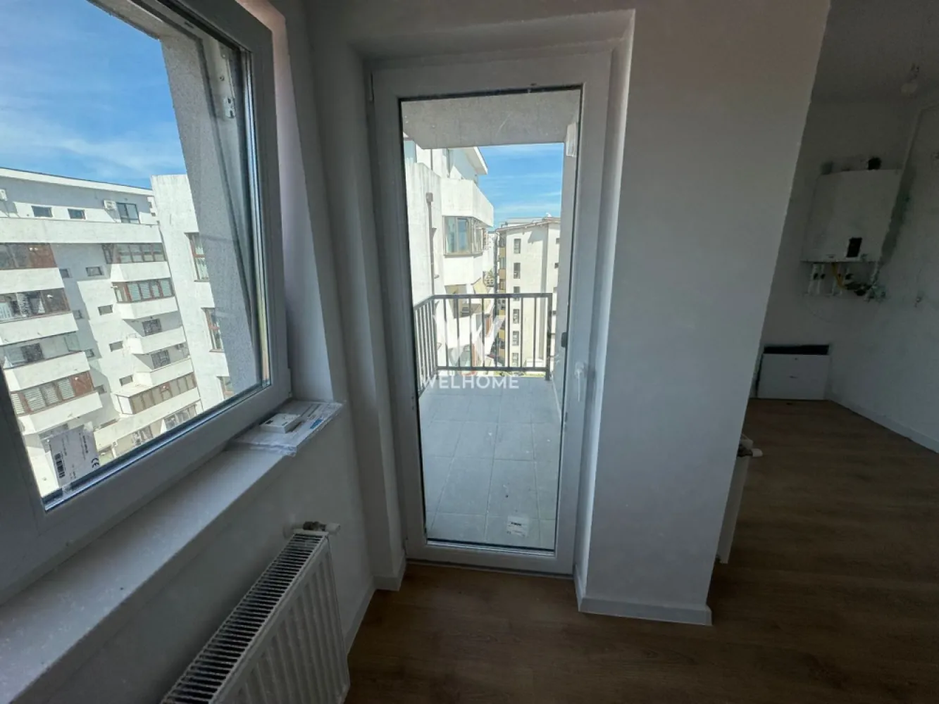 Penthouse 4 camere - terasa 102 mp - Sibiu - Apartament de tip Penthouse cu 4 camere, bloc cu lift, str. Doamna Stanca, Sibiu - Comision 0%

- Localizat in zona Kaufland, Mall
- Bloc nou cu un regim de inaltime P+ 6Et+EtR
- Suprafata utila: 111 mp utili 
- Compartimentare: 3 dormitoare, living cu bucatarie open space, 2 bai, hol
- Terasa - 102 mp utili.
- Apartamentul este disponibil la etajul 7.
- Predarea LA CHEIE: centrala termica cu calorifere, geamuri termopan, pereti vipsiti cu lavabila, parchet, instalatii electrice, termice, sanitare si contoare, interfon, usa metalica de intrare, gresie, faianta
- Exteriorul se preda LA CHEIE, la fel si casa scarii.
- Parcari delimitate, alocate pentru fiecare apartament, 1 loc fiind inclus in pret
- Aproape de centrele comerciale, scoli, gradinite, clinici, transport in comun.
- Mod plata agreat - Cash sau Credit

PRET: - COMISION 0%

219.600 Euro Tva Inclus - Semifinisat
233.200 Euro Tva inclus - La Cheie 

Detalii la 0756.033.943

*Pozele sunt cu titlu de prezentare!