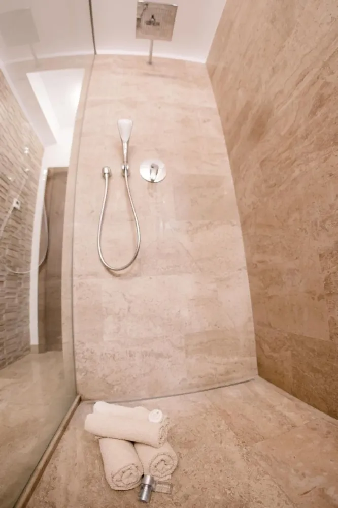 Universitate apartament 5 camere 220 mp de inchiriat