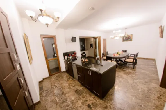 Universitate apartament 5 camere 220 mp de inchiriat