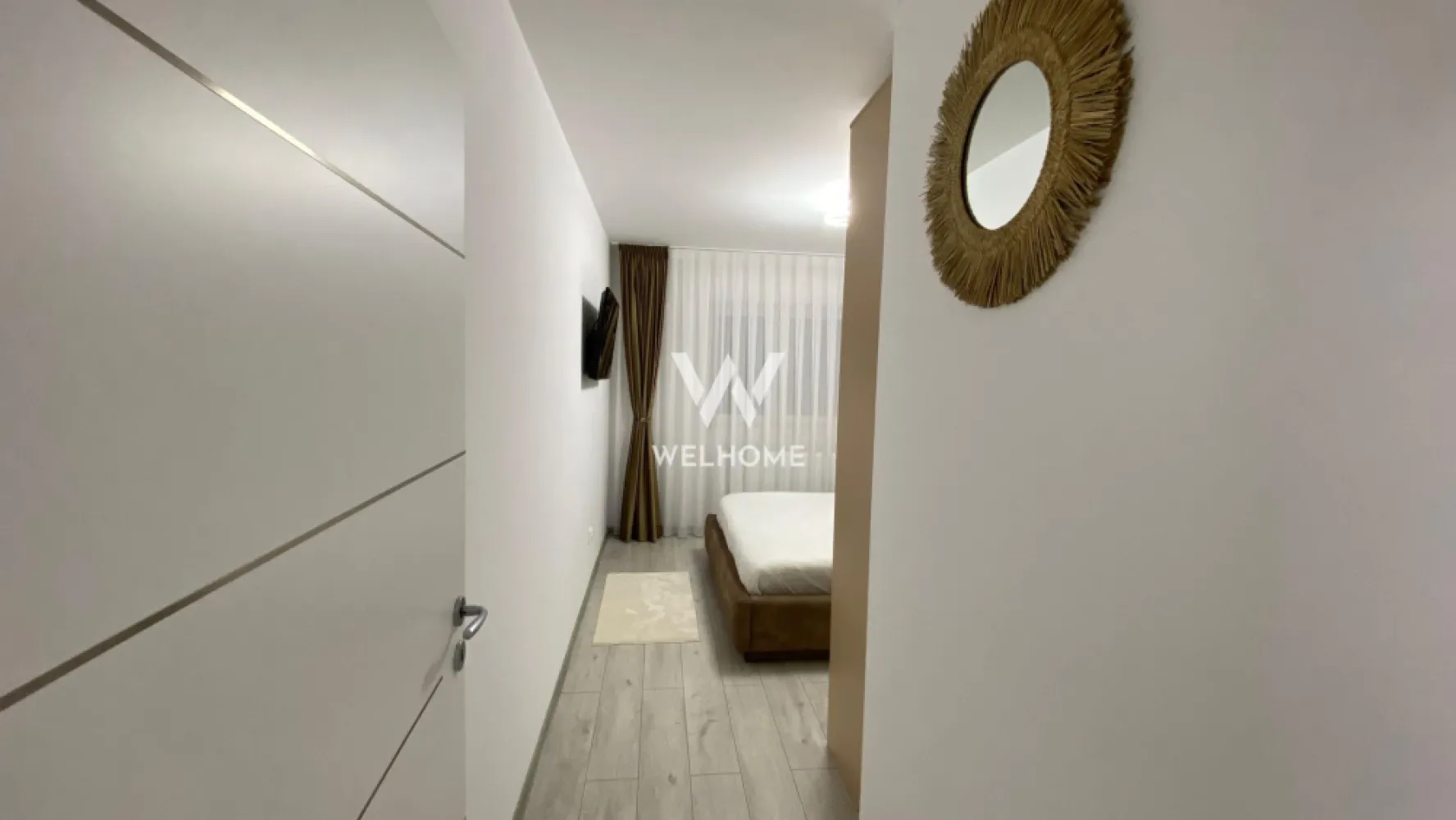 Superb apartament in zona El Gringo, Selimbar Sibiu - Spre vanzare un superb apartament modern cu 2 camere in Selimbar si 2 locuri de parcare, pod propriu și vedere superbă spre Munții Făgăraș . Apartamentul se vinde mobilat, unul dintre avantajele rare ale acestui apartament este podul propriu perfect pentru depozitare sau amenajare în funcție de nevoi . Dotări: aer condiționat, mașină de spălat vase, mașină de spălat haine cu uscător, frigider, plită electrică,centrală Bosch , cuptor , balcon de 4mp.

Pret: 125 000euro. 
Se percepe comision către agenție.
Detalii: 0745 99 55 37 Mihai