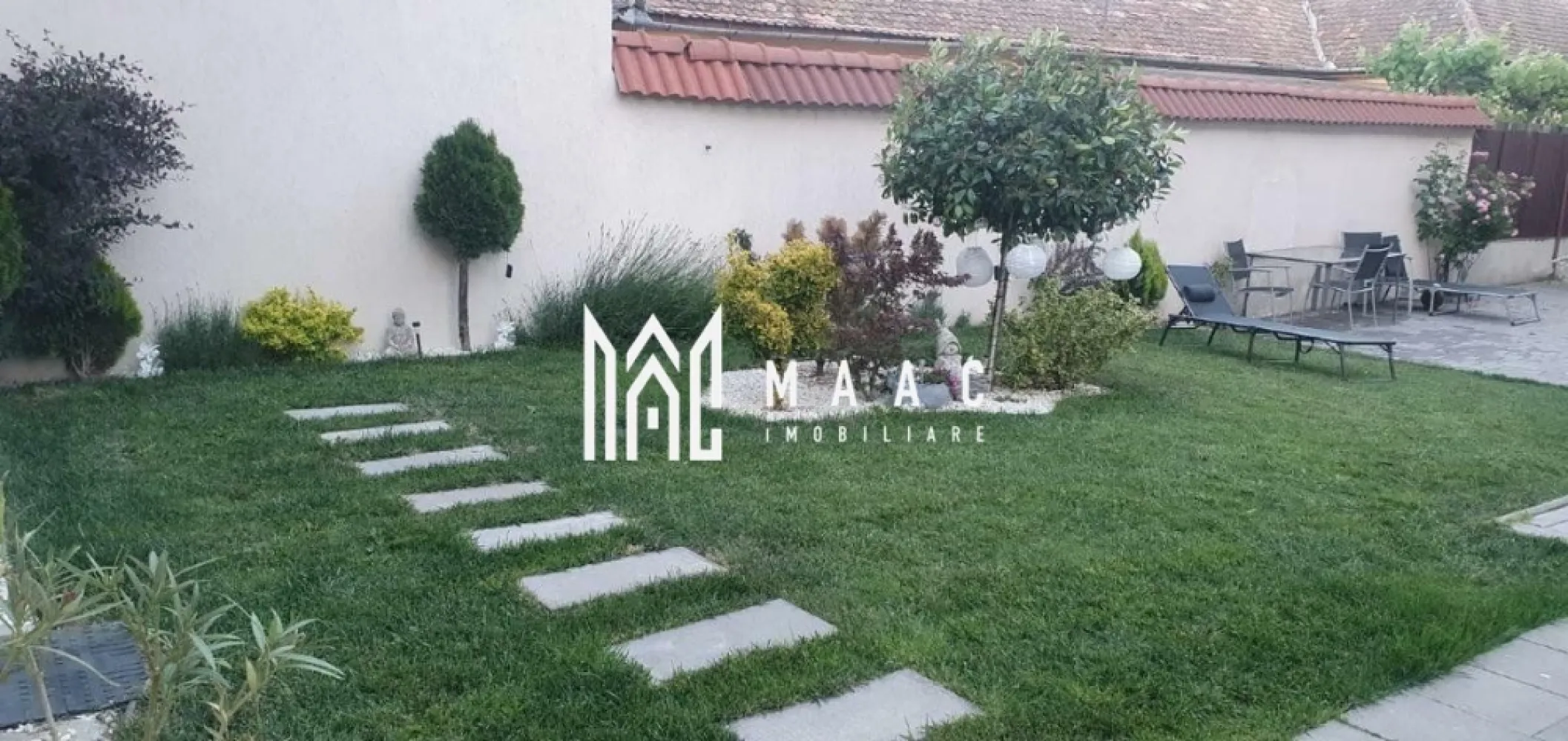 2 Case | 600 mpu | 11 Camere | Terezian - Maac Imobiliare vă oferă spre vânzare acest ansamblu imobiliar unic constă din două case mari și spațioase, amplasate strategic la colț de străzi, oferind astfel intimitate și acces facil. Proprietatea se bucură de o locație excelentă în Sibiu, într-o zonă foarte apreciată pentru accesul rapid la facilități și servicii. Caracteristici principale: Suprafață totală: 11 camere complet finisate și mobilate, plus alte 9 camere mari semifinisate, care oferă oportunități suplimentare de personalizare sau extindere. Curte generoasă cu gazon bine întreținut, ideală pentru petrecerea timpului în aer liber. Terasa spațioasă, perfectă pentru relaxare sau pentru organizarea unor evenimente. 4 băi complet echipate, garantând confortul și funcționalitatea pentru o familie numeroasă sau pentru utilizarea în regim mixt (rezidențial și comercial). Intrări separate pentru fiecare casă, ceea ce permite atât utilizarea independentă, cât și potențialul de a genera venituri prin închiriere. Detalii suplimentare: Casa 1 este complet mobilată și echipată, gata de mutare. Casa 2 oferă 9 camere mari semifinisate, ce pot fi adaptate în funcție de nevoile și preferințele noului proprietar. Locație: Situată într-un cartier de prestigiu, cu acces rapid la școli, transport public, magazine și alte facilități urbane. Această proprietate este ideală atât pentru o familie extinsă, cât și pentru investitori, datorită spațiului generos și posibilităților multiple de utilizare. Nu ratați această oportunitate unică de a deține o proprietate impresionantă într-una dintre cele mai căutate zone din Sibiu! Pentru mai multe informații sau pentru a programa o vizionare, nu ezitați să ne contactați, specificand ID: CP2090819 }}