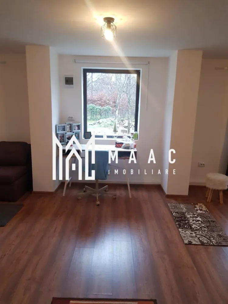 Casa 4 Camere | 600 MP Teren | Avrig - MAAC Imobiliare vă propune spre vânzare o casă de vacanță amplasată pe strada principală din Valea Avrigului, oferind un spațiu generos și multiple facilități pentru confortul dumneavoastră. Detalii proprietate: Suprafață utila: 142 mp Compartimentare: Parter: living spațios, bucătărie complet utilată, baie, pivniță Etaj: 3 camere, 2 băi, hol, acces prin scări interioare și exterioare Teren: 600 mp (posibil extindere la 1100 mp) Dotări și facilități: Apă din foraj de 65 m Curent electric, inclusiv panouri solare Încălzire cu termosemineu pe lemne, calorifere și boiler de 120 L 2 foișoare ideale pentru relaxare Magazii pentru depozitarea lemnelor Această proprietate este perfectă pentru cei care doresc să evadeze din agitația urbană și să se bucure de natură. Pentru mai multe informații și pentru a programa o vizionare, vă rugăm să ne contactați ID:CP2089927 }}