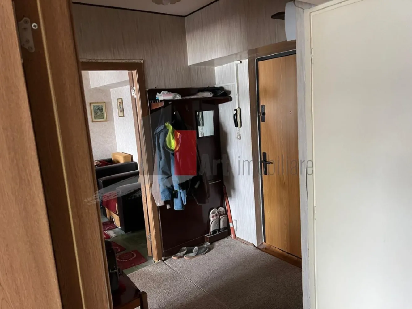 APARTAMENT 2 CAMERE - MEGA MALL - Va prezentam un apartament de 2 camere decomandate situat la etajul 5 al unui bloc
 construit in Pantelimon chiar langa Mega Mall, cu suprafata totala de 59mp.
 Apartamentul are 2 camere, living si dormitor , baie , 2 debarale , bucatarie, balcon mare.
 Comfortul termic este asigurat de la sistemul centralizat de termoficare.
 Blocul este anvelopat, si are 2 lifturi.
 Pentru alte imformatii sau vizionare va sunati la 0722 371 033.