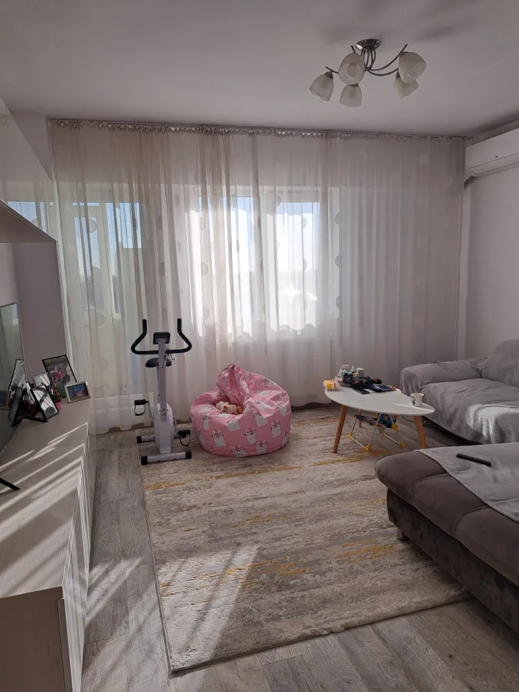 Vand apartament 3 camere complex Adm - Nazuintei - Leroy Merlin - 🏡 Apartament spațios cu 3 camere | 92 mp | Complex ADM Residence – BragadiruO locuință ideală pentru o familie care își dorește spațiu, confort și acces rapid către toate facilitățile importante.📍 Situat în Complex ADM Residence, bloc construit în 2021, la etajul 4 din 8.✔️ 92 mp✔️ 3 camere decomandate✔️ 2 băi✔️ bucătărie închisă✔️ 2 balcoane închise cu termopan✔️ loc de parcare inclus✔️ vedere liberă✔️ mobilat și parțial utilatTot ce ai nevoie este foarte aproape:🏫 Școală la 10 minute de mers pe jos🧸 Grădiniță la 5 minute de mers pe jos🚌 Stație RATB la 5 minute de mers pe jos🛍️ Magazine la parterul blocului și în apropiere: Mega Image, Kaufland, Lidl, Leroy MerlinApartamentul este luminos, bine compartimentat și pregătit pentru mutare.💰 Preț: 118.000 euroPentru mai multe detalii sau programarea unei vizionări, mesaj privat/inbox.0733.203.573