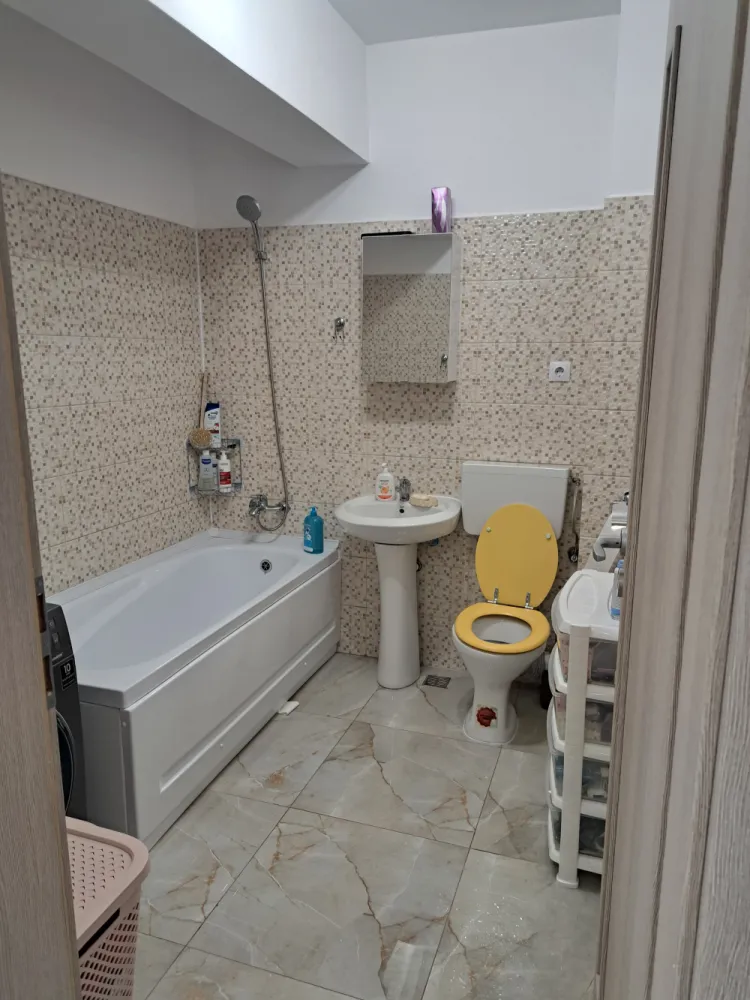 Vand apartament 3 camere complex Adm - Nazuintei - Leroy Merlin