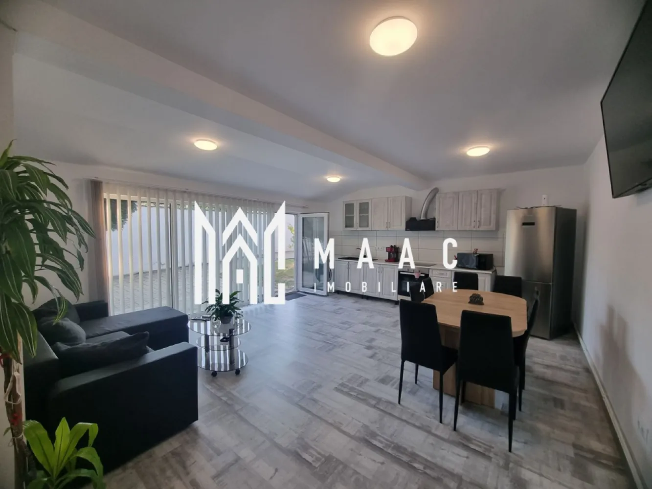 Casa 5 Camere | Curte | Pivniță | Turnișor - MAAC Imobiliare vă propune spre vânzare o casă cu două apartamente situată în Turnișor. Compartimentare: Apartamentul 1: Living open-space generos cu bucătărie complet utilată 2 dormitoare luminoase și spațioase 1 baie modernă și funcțională Apartamentul 2: Sufragerie primitoare Bucătărie situată la demisol 1 dormitor confortabil 1 baie și hol de acces Facilități: Curte, ideală pentru relaxare și activități în aer liber Pivniță și terasă, oferind spațiu suplimentar de depozitare și locuri de petrecere a timpului liber Localizare: Proprietatea este amplasată într-o zonă strategică, cu acces facil la instituții de învățământ, magazine și alte puncte de interes, fiind ideală pentru familii cu copii sau ca și investiție. Pentru mai multe detalii sau pentru a programa o vizionare vă rugăm să ne contactați specificând ID: CP2087191 }}