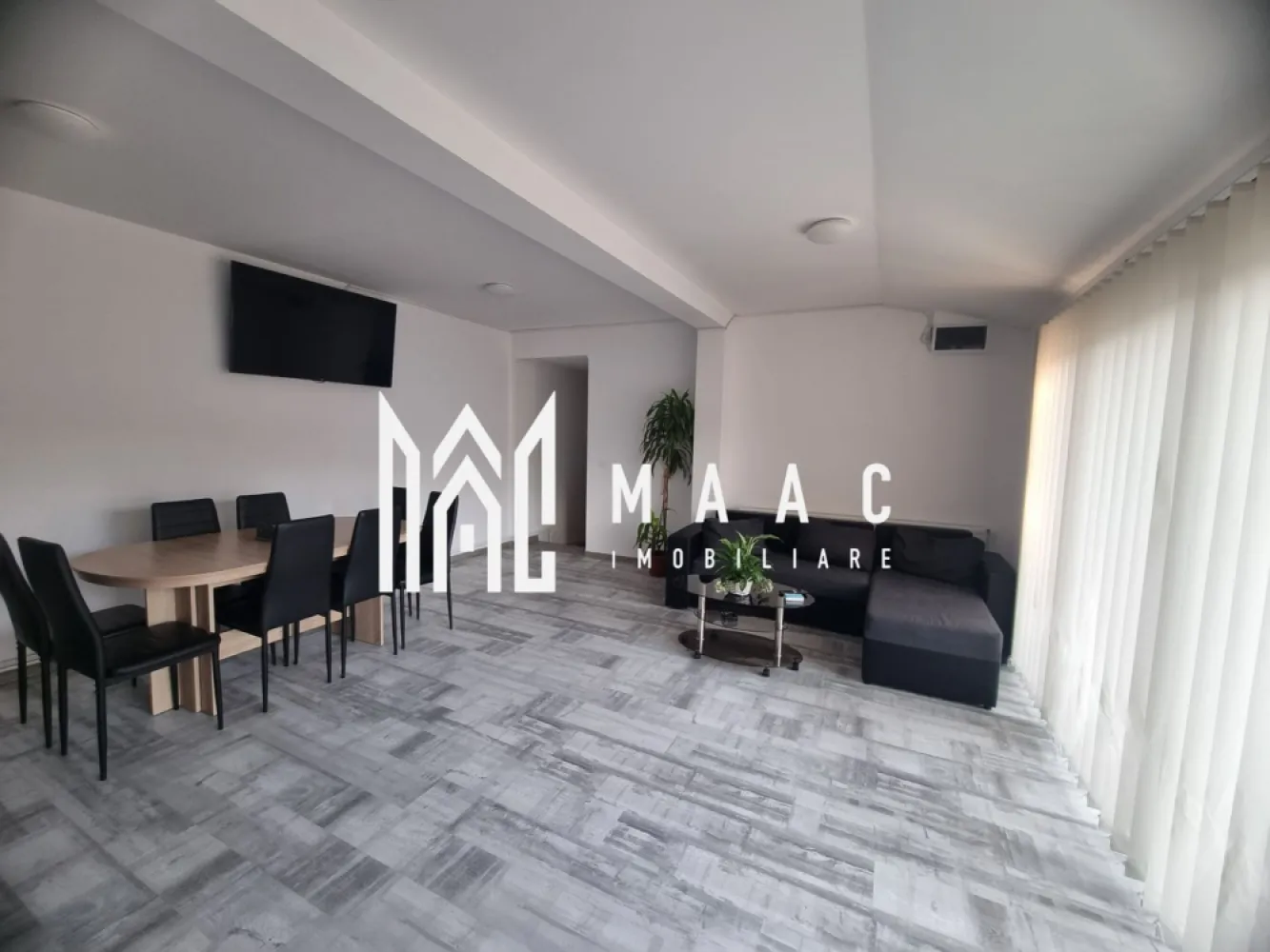 Casa 5 Camere | Curte | Pivniță | Turnișor - MAAC Imobiliare vă propune spre vânzare o casă cu două apartamente situată în Turnișor. Compartimentare: Apartamentul 1: Living open-space generos cu bucătărie complet utilată 2 dormitoare luminoase și spațioase 1 baie modernă și funcțională Apartamentul 2: Sufragerie primitoare Bucătărie situată la demisol 1 dormitor confortabil 1 baie și hol de acces Facilități: Curte, ideală pentru relaxare și activități în aer liber Pivniță și terasă, oferind spațiu suplimentar de depozitare și locuri de petrecere a timpului liber Localizare: Proprietatea este amplasată într-o zonă strategică, cu acces facil la instituții de învățământ, magazine și alte puncte de interes, fiind ideală pentru familii cu copii sau ca și investiție. Pentru mai multe detalii sau pentru a programa o vizionare vă rugăm să ne contactați specificând ID: CP2087191 }}