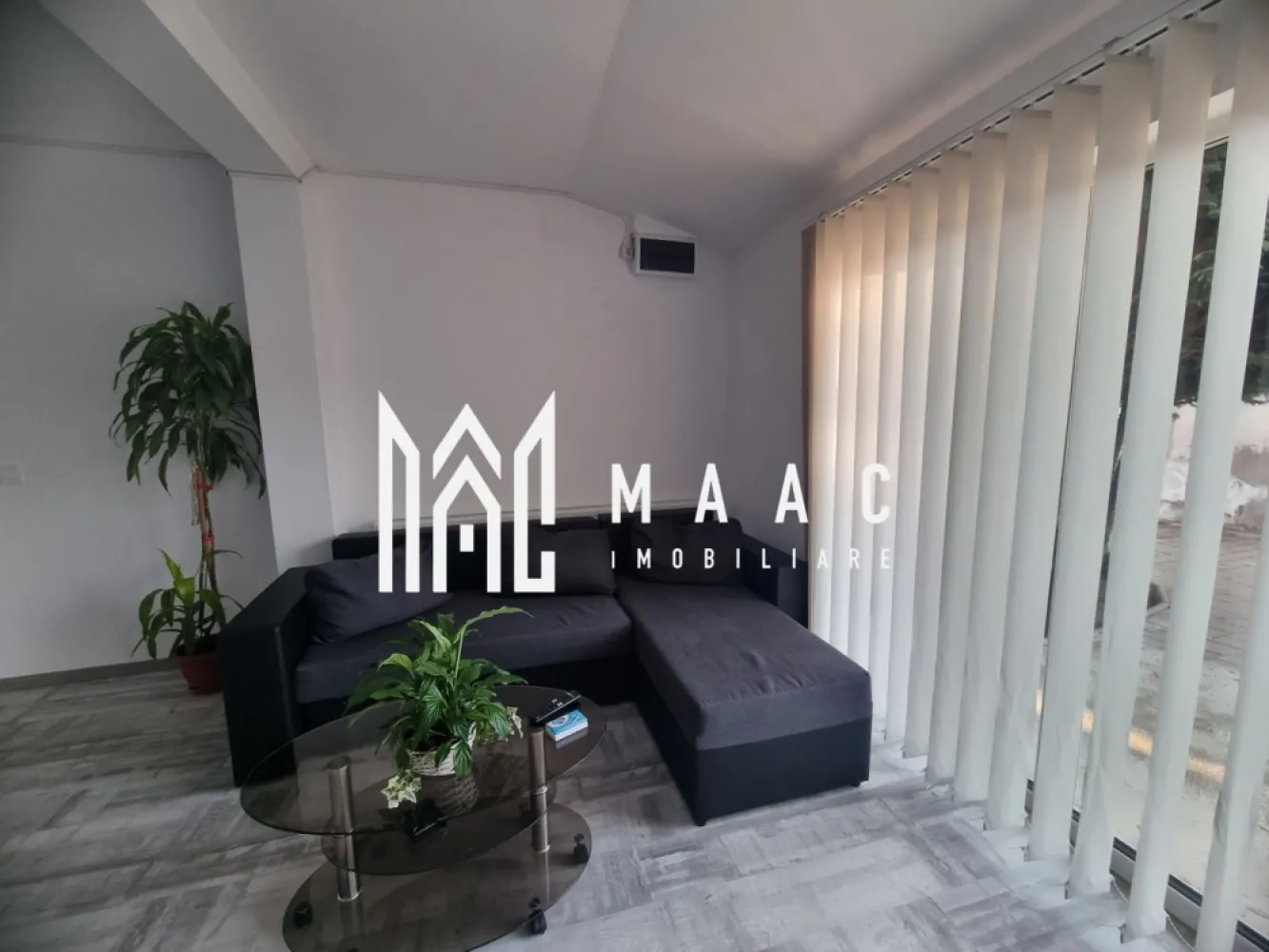 Casa 5 Camere | Curte | Pivniță | Turnișor - MAAC Imobiliare vă propune spre vânzare o casă cu două apartamente situată în Turnișor. Compartimentare: Apartamentul 1: Living open-space generos cu bucătărie complet utilată 2 dormitoare luminoase și spațioase 1 baie modernă și funcțională Apartamentul 2: Sufragerie primitoare Bucătărie situată la demisol 1 dormitor confortabil 1 baie și hol de acces Facilități: Curte, ideală pentru relaxare și activități în aer liber Pivniță și terasă, oferind spațiu suplimentar de depozitare și locuri de petrecere a timpului liber Localizare: Proprietatea este amplasată într-o zonă strategică, cu acces facil la instituții de învățământ, magazine și alte puncte de interes, fiind ideală pentru familii cu copii sau ca și investiție. Pentru mai multe detalii sau pentru a programa o vizionare vă rugăm să ne contactați specificând ID: CP2087191 }}