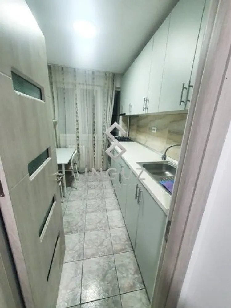 De închiriat – Apartament 2 camere decomandat | Metrou 1 Decembrie 191 - De închiriat – Apartament 2 camere decomandat | Metrou 1 Decembrie 1918

Apartament complet mobilat și utilat, situat într-o zonă foarte bună, la doar 2 minute de mers pe jos până la stația de metrou 1 Decembrie 1918, pe Strada Jean Steriadi nr. 1.

Detalii proprietate:
• 2 camere decomandate
• Etaj 4 din 10
• Loc de parcare inclus
• Apartament curat, bine întreținut

Dotări:
• Mobilat și utilat complet
• 2 televizoare
• 2 aparate de aer condiționat
• Internet RCS
• Saltea nouă
• Canapea extensibilă
• Contorizare individuală (apometre + repartitoare)

Condiții:
• Se acceptă animale de companie (doar pisică)
• Ideal pentru cuplu sau familie

Preț: 450 € / lună
Comision agenție: 50% din chiria lunară (o singură dată)

INGUZ Real Estate
📱 +40 774 017 567 (WhatsApp)
📱 +40 724 922 092
✉️ info.inguzrealestate.com