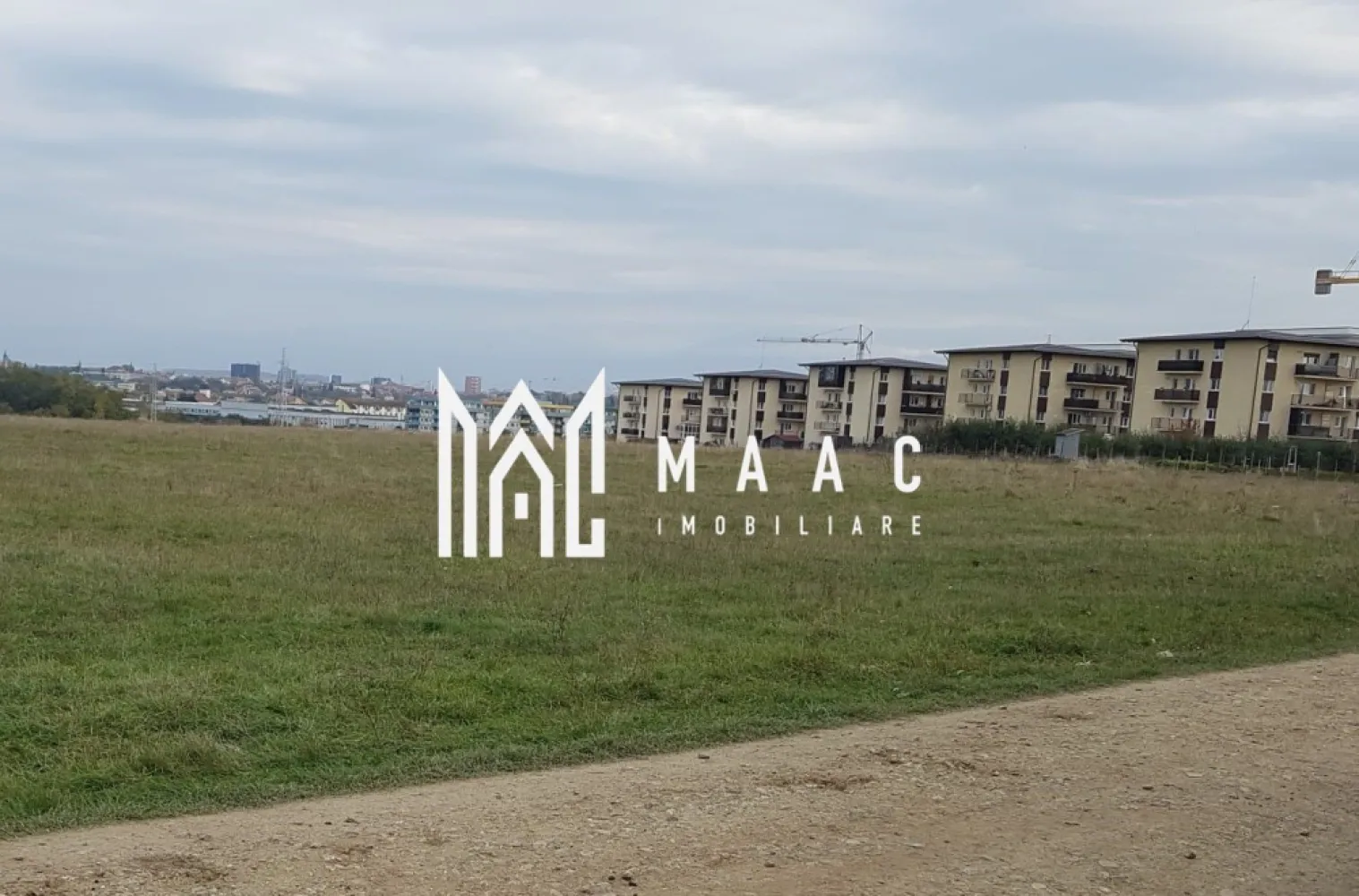 Teren Intravilan | 6000 mp | Turnisor - MAAC Imobiliare vă prezintă un teren generos de 6000 mp, ideal pentru dezvoltări imobiliare sau investiții, situat într-o zonă în plină dezvoltare, în apropierea unor construcții rezidențiale (blocuri). Detalii Proprietate: Suprafață: 6000 mp Deschidere: 24 m la un capăt și 22 m la celălalt capăt Drum de acces: La ambele capete ale terenului Certificat de urbanism: Deținut Facilități și Avantaje: Proximitate: Situat în apropierea unor construcții rezidențiale, oferind potențial ridicat pentru dezvoltare Accesibilitate: Drumuri de acces la ambele capete ale terenului, facilitând dezvoltarea și accesul Certificat de urbanism: Disponibil, oferind claritate și transparență privind posibilitățile de dezvoltare Locație: Zonă în plină dezvoltare, ideală pentru proiecte imobiliare Condiții de Vânzare: Ideal pentru dezvoltatori sau investitori interesați de proiecte rezidențiale într-o zonă în creștere. Pentru mai multe detalii și pentru a programa o vizionare, vă rugăm să ne contactați precizand : CP2087059 }}