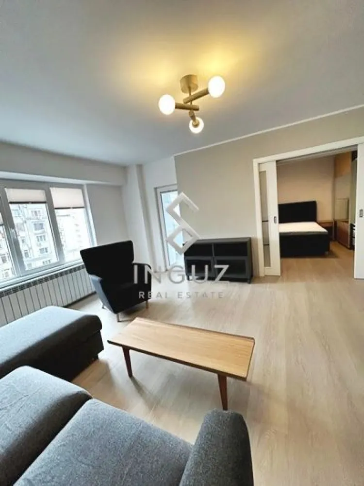 DE ÎNCHIRIAT – Apartament 3 camere | Octavian Goga – Unirii, București - DE ÎNCHIRIAT – Apartament 3 camere | Octavian Goga – Unirii, București

850 € / lună

Apartament complet renovat, modern, cu totul nou, situat într-o zonă centrală – Unirii, pe Bulevardul Octavian Goga.

📍 Detalii proprietate:

• 3 camere decomandate
• Suprafață utilă: 80 mp
• Etaj: 6 / 8
• Confort 1
• Bloc cu lift
• Centrală de imobil pe gaz
• Aer condiționat
• Complet mobilat și utilat
• Renovare totală – totul nou
• Disponibil imediat

📌 Locație:

• Zonă centrală – Unirii
• Acces rapid către transport public (metrou, autobuz, tramvai)
• Aproape de centre comerciale, restaurante și zone de business
• Ideal pentru locuit confortabil în oraș

📄 Condiții:

• Preț: 850 € / lună
• Contract pe termen lung
• Garanție standard
• Comision agenție: 50% din chirie

Inguz Real Estate

📱 +40 774 017 567 (WhatsApp)
✉️ info.inguzrealestate.com