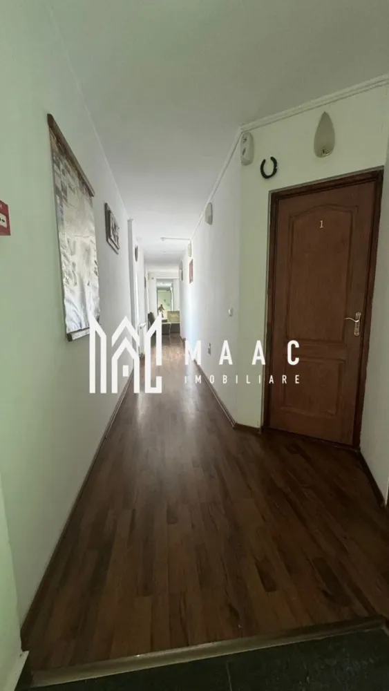 Pensiune la cheie | 229mpu/ nivel | 7 minute de centru sibiului - MAAC Imobiliare va oferă spre vanzare o pensiune complet utilata. Localizare: Sibiu Caracteristici și Dotări: Camere: 13 camere, fiecare cu baie proprie Spații comune: Bucătărie complet echipată Recepție/Bar pentru primirea oaspeților Terasă spațioasă pentru relaxare Birou/Oficiu: Spațiu dedicat pentru activitățile administrative Avantaje și Facilități: Confort: Fiecare cameră este dotată cu toate necesitățile pentru a oferi un sejur plăcut oaspeților Utilități: Pensiunea este echipată cu toate utilitățile necesare pentru funcționare, inclusiv 2 centrale proprii Siguranță: Scară de incendiu și autorizație ISU Design: Interior modern și funcțional, potrivit pentru o experiență turistică de calitate Oportunitate de Investiție: Profitabilitate: Ideală pentru investiție în domeniul turismului, având potențial ridicat datorită numărului mare de camere și facilităților oferite Localizare: Situată într-o zonă atractivă din Sibiu, care atrage turiști pe tot parcursul anului Pentru mai multe informații sau pentru a programa o vizionare, nu ezitați să ne contactați, specificand ID: CP2083185 }}