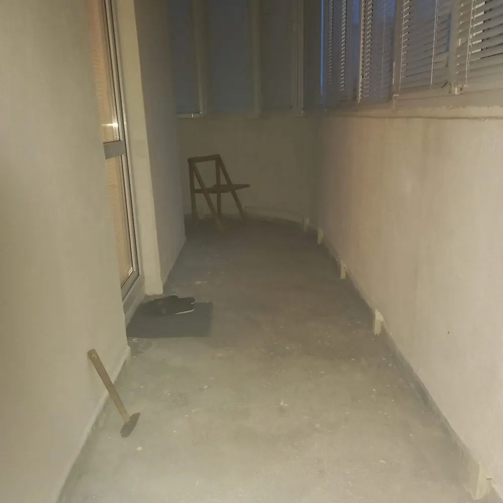 Garsoniera zona stadion - Garsoniera zona stadion Primăverii suprafață 46m pătrați cu balcon circular 9m patrati. Etaj 2 încălzire Termoficare. Dispune de o boxa.&nbsp;