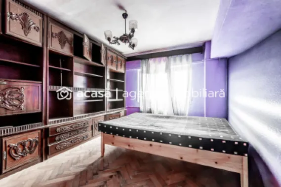 Apartament spatios in centrul orasului Chisineu Cris