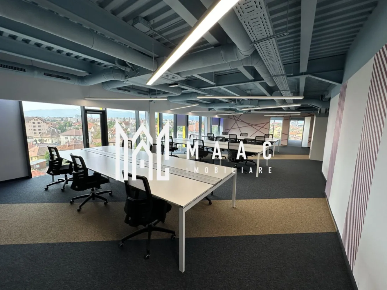 Spatiu de birouri | 1322mp | Parcari | Zona Centrala - MAAC Imobiliare oferă spre închiriere spatiu de birouri, finisat modern, cu toate utilitățile și facilitățile necesare, cu disponobilitate imediată, în zonă centrală. Se poate desfășura orice activitate de birou, amplasamentul, dotările și facilitățile constituind un avantaj. Spațiul este dotat cu mese de birou (unele reglabile pe înălțime), scaune ergonomice, vestiare, proiectoare, leduri, table, toate NOI și tot ce ține de activitatea unei companii multinaționale și nu numai. Clădirea are în componența ei săli de ședințe și cursuri, de meditație, de jocuri, cantină modernă, terasă la ultimul nivel și parcare privată suprvegheată, cu locuri aferente spațiilor. Se închiriază etajul 3 și 5 al clădirii, de asemenea se poate opta spre închirierea pe părți a acestora, fiind delimitate cu geamuri de sticlă față de sălile de ședință. Se închiriază pe minim 1 an. Oferta cadru: 14 EUR/mp chirie + 4 EUR/mp service charge Etaj 3, spatiu birouri: 660.50 mp +terasa: 257 mp Etaj 5, spatiu birouri: 661.15 mp Pentru mai multe detalii precizati telefonic ca ati vazut anuntul cu ID: CP2078245 }}