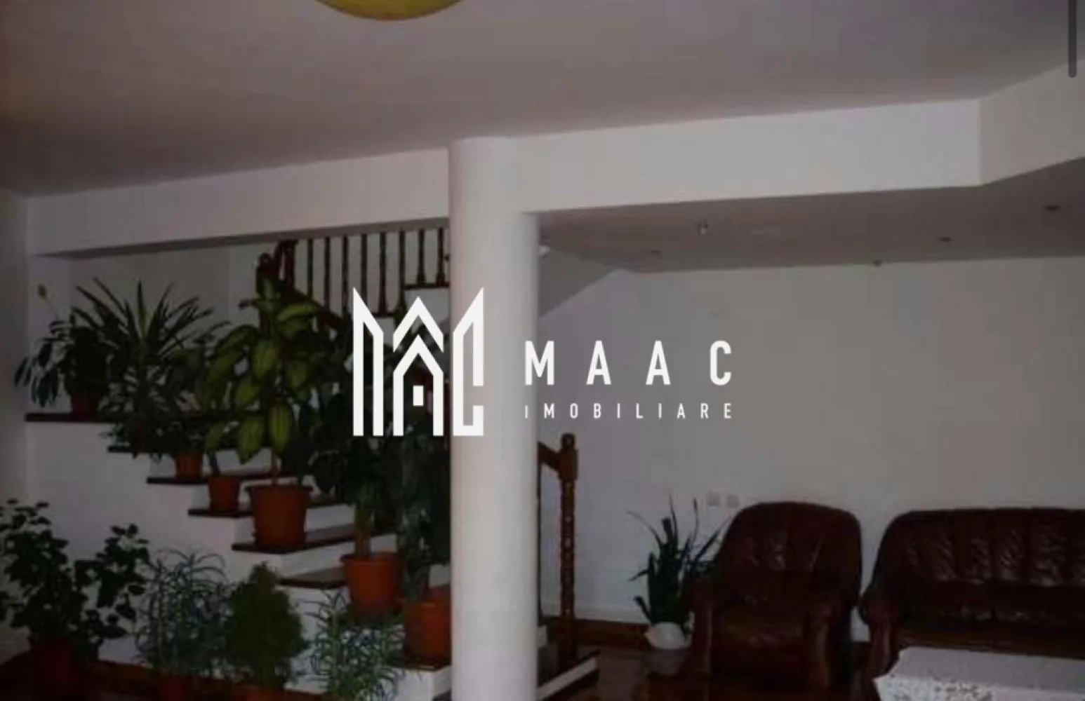 Casa 6 camere I Teren 450mp I Zona Sub Arini - MAAC Imobiliare vă prezintă spre vânzare o vilă cu 5 camere, situată în zona parcului Sub Arini. Configurație și amenajare: - Parter -Living (70 mp), bucătărie spațioasă și camară (30 mp) , baie de serviciu cu duș, terasă (25 mp). - Etaj - 3 dormitoare spațioase, baie mare, terasă amplasată peste cea de la parter (25 mp). - Mansardă - spatiu finisat de 80 mp open space ce ofera posibilitatea compartimentarii intr-un un apartament separat de 2 sau 3 camere si baie. - Exterior - Curte cu gazon și tuia, zonă de barbecue, teren. Imobilul dispune de alarmă, porti automatizate. Amplasarea proprietății este una avantajoasă atât ca zonă, cât și ca poziționare, având o dechidere stradală de 49 ml. Aceasta oferă un mediu de locuit optim, cu acces facil la zone comerciale și de recreere. Pentru mai multe detalii precizați telefonic ca ați vazut anunțul cu ID: CP1428292 }}