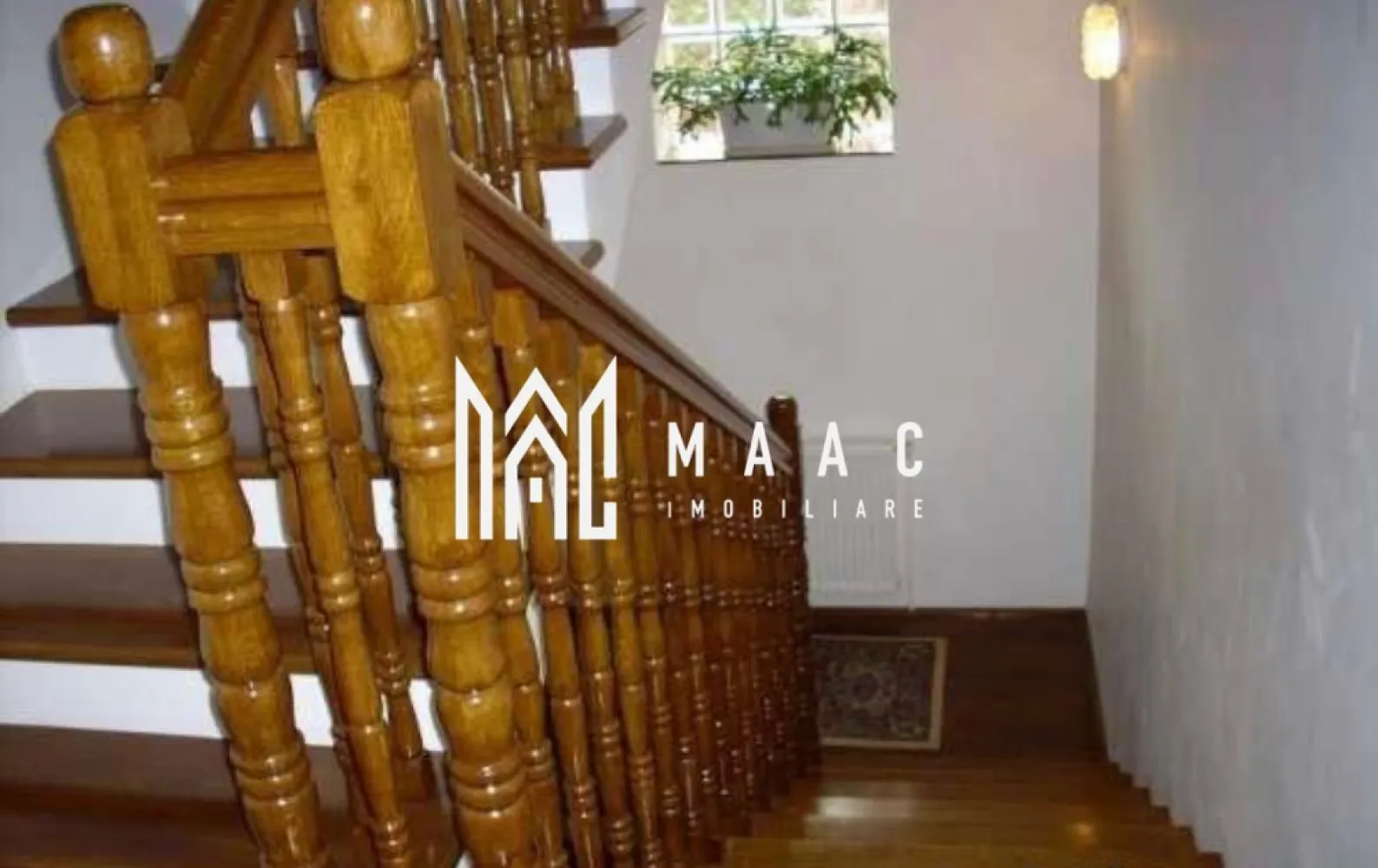 Casa 6 camere I Teren 450mp I Zona Sub Arini - MAAC Imobiliare vă prezintă spre vânzare o vilă cu 5 camere, situată în zona parcului Sub Arini. Configurație și amenajare: - Parter -Living (70 mp), bucătărie spațioasă și camară (30 mp) , baie de serviciu cu duș, terasă (25 mp). - Etaj - 3 dormitoare spațioase, baie mare, terasă amplasată peste cea de la parter (25 mp). - Mansardă - spatiu finisat de 80 mp open space ce ofera posibilitatea compartimentarii intr-un un apartament separat de 2 sau 3 camere si baie. - Exterior - Curte cu gazon și tuia, zonă de barbecue, teren. Imobilul dispune de alarmă, porti automatizate. Amplasarea proprietății este una avantajoasă atât ca zonă, cât și ca poziționare, având o dechidere stradală de 49 ml. Aceasta oferă un mediu de locuit optim, cu acces facil la zone comerciale și de recreere. Pentru mai multe detalii precizați telefonic ca ați vazut anunțul cu ID: CP1428292 }}