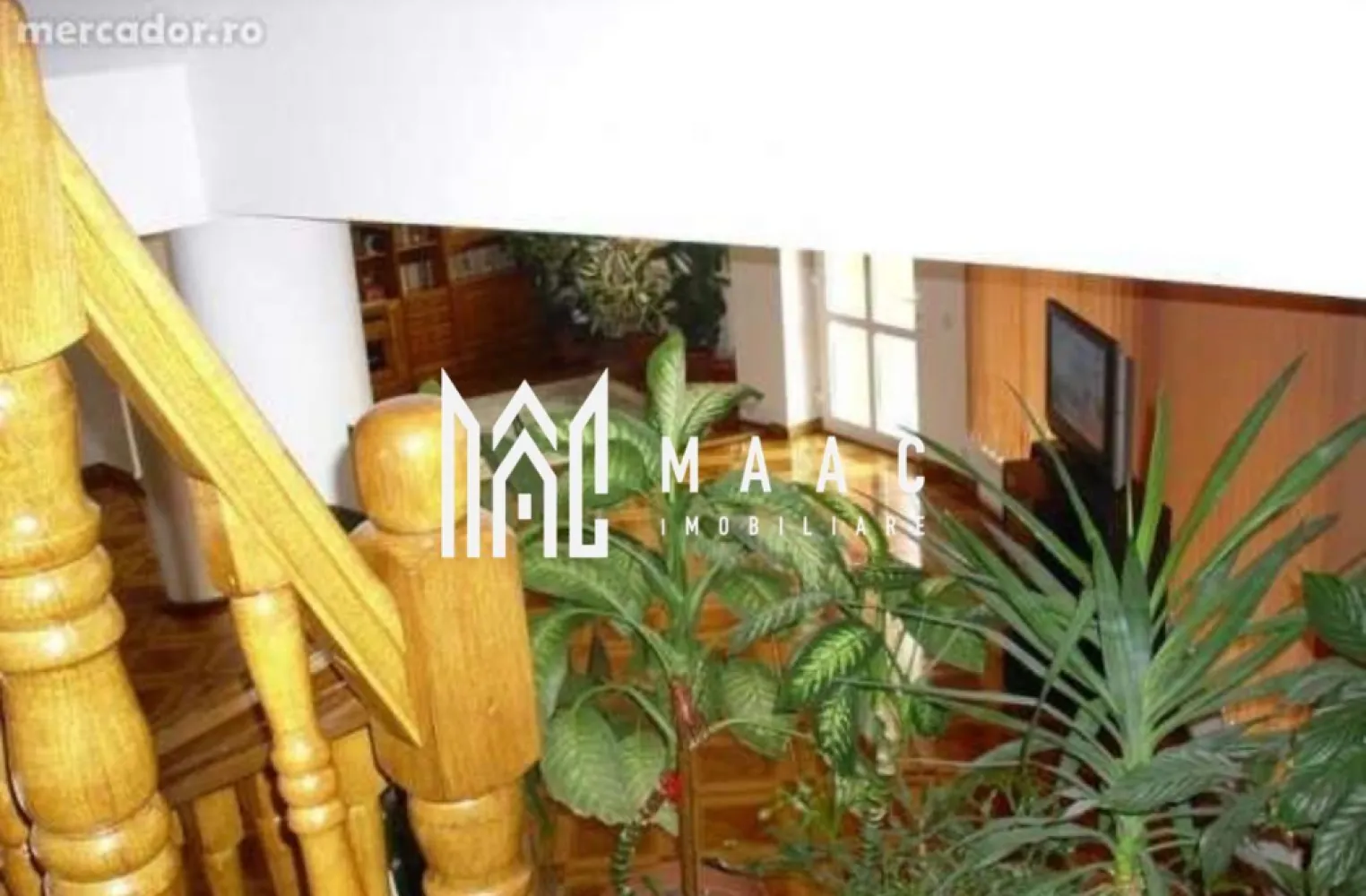 Casa 6 camere I Teren 450mp I Zona Sub Arini - MAAC Imobiliare vă prezintă spre vânzare o vilă cu 5 camere, situată în zona parcului Sub Arini. Configurație și amenajare: - Parter -Living (70 mp), bucătărie spațioasă și camară (30 mp) , baie de serviciu cu duș, terasă (25 mp). - Etaj - 3 dormitoare spațioase, baie mare, terasă amplasată peste cea de la parter (25 mp). - Mansardă - spatiu finisat de 80 mp open space ce ofera posibilitatea compartimentarii intr-un un apartament separat de 2 sau 3 camere si baie. - Exterior - Curte cu gazon și tuia, zonă de barbecue, teren. Imobilul dispune de alarmă, porti automatizate. Amplasarea proprietății este una avantajoasă atât ca zonă, cât și ca poziționare, având o dechidere stradală de 49 ml. Aceasta oferă un mediu de locuit optim, cu acces facil la zone comerciale și de recreere. Pentru mai multe detalii precizați telefonic ca ați vazut anunțul cu ID: CP1428292 }}