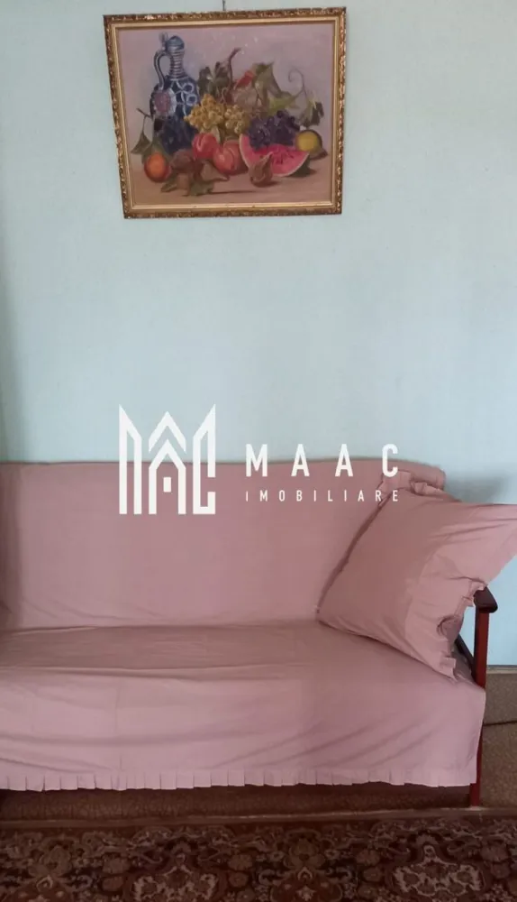 Apartament 3 camere | 65 mp | Lift | Mihai Viteazu - MAAC Imobiliare vă propune spre vânzare un apartament deosebit cu 3 camere decomandat, situat la etajul 10 al unui imobil de pe Bulevardul Mihai Viteazu. Compartimentare: Hol, living spațios, două dormitoare confortabile, bucătărie practică, cămară și balcon cu ieșire din living. Apartamentul oferă o vedere panoramică minunată, asigurând în același timp o intimitate sporită. Blocul este dotat cu un lift recent renovat și modernizat pentru confortul dumneavoastră. Lipsit de sarcini asigurând o tranzacție rapidă și fără complicații. Se vinde mobilat și utilat. Necesită modernizare, oferindu-vă astfel posibilitatea de a-l amenaja după propriul gust și nevoi. Situat într-o zonă foarte bună, apartamentul este aproape de centre comerciale, instituții de învățământ și alte facilități esențiale. În apropiere se găsesc parcuri și spații verzi, ideale pentru copii și pentru momente de relaxare în aer liber. Pentru mai multe informații, vă rugăm să ne contactați la MAAC Imobiliare și să specificați că ați văzut anunțul cu ID: CP2075373 }}