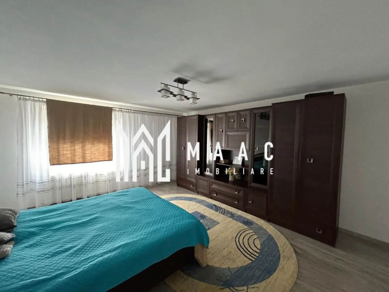 Casa 5 camere I Individuala I Acces auto I Curte I Turnisor - Va propunem spre vanzare o casa individuala situata in zona Turnisor. Proprietatea este compusa din 3 corpuri de cladire: -corp 1: bucatarie de vara -corp 2: hol acces, living, baie, 2 dormitoare. -corp 3: living 2 dormitoare, baie. Aferent proprietati: filigorie, magazie, garaj, gradina. Zona linistita perfecta pentru o familie. Pentru mai multe detalii, precizati telefonic ca ati vazut anuntul cu ID: CP2068267 }}