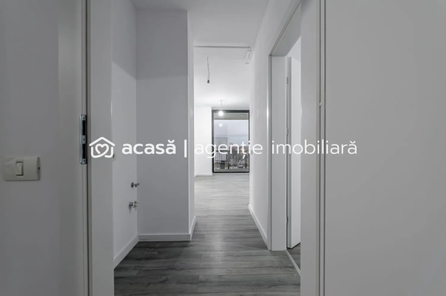 Apartament cu 3 camere și parcare subterană | XCity Timișoara - Apartament 3 camere situat în complexul rezidențial XCity Towers din Timișoara.

📐 68 mp utili
🏢 Etaj 1 din 11
🛁 2 băi
📦 Compartimentare decomandată
🚗 Parcare subterană inclusă

Apartamentul este în fază de construcție, cu predare martie 2026 și se predă complet finisat:

✔ Încălzire în pardoseală
✔ Tâmplărie aluminiu
✔ Izolație fonică, ziduri duble
✔ Parchet, uși interioare
✔ Obiecte sanitare și baterii baie

💰 Preț: 154.501 € + TVA

Ideal pentru locuință personală sau investiție într-un proiect nou, cu potențial de apreciere.

📞 Pentru detalii și rezervare, contactează-mă.
Andreea Szuchanszki I 0742267773

Cod proprietate: CP2926798