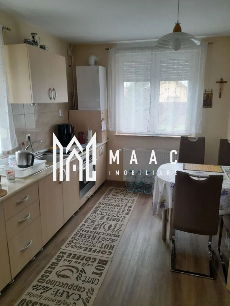 Casa individuala | 7 camere | Alma, Judetul Sibiu - MAAC Imobiliare vă propune spre vanzare o casa cu 7 camere, amplasată în comuna Alma, într-o zonă liniștită și plină de farmec. Construită în 2013, această proprietate este ideală pentru cei care caută un cămin confortabil, bine compartimentat. Cu regim de inaltime S+P+M, proprietatea are o pivnita racoroasa si un bar amenajat la subsol; la parter (115mp) gasim un garaj spatios, cu acces in casa, hol, living cu semineu, bucatarie moderna, dormitor si 2 bai (una mare, cu dus si cada, alta de serviciu); mansarda (90 mp)-3 dormitoare, hol, baie cu dus, balcon, acces la pod, terasa acoperita. In curte-anexă care include: bucătărie de vară, atelier, copertină pentru lemne. Dotari: curent trifazic, centrală termică pe gaz, semineu, panou solar pentru apă caldă menajeră, geamuri termopan cu rulouri, apă curentă și canalizare, conectate la rețeaua locală. Grădina generoasă, de 800 m², e amenajată cu pomi fructiferi și viță de vie. Fântână. Fie că te bucuri de grădina generoasă, de spațiile interioare bine gândite sau de liniștea zonei, acest loc te va face să te simți "acasă" încă de la prima vizită. Proprietatea se vinde complet mobilată. Pentru mai multe informații și pentru a programa o vizionare, ne poți contacta chiar acum! Nu uita să specifici ID-ul anunțului: CP2066511 }}