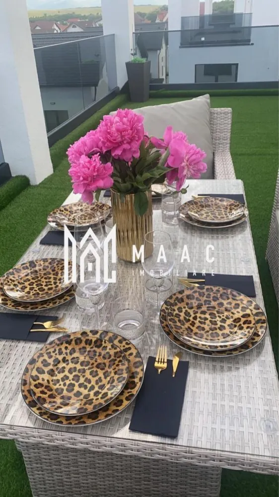 Apartament penthouse de lux cu terasa mare