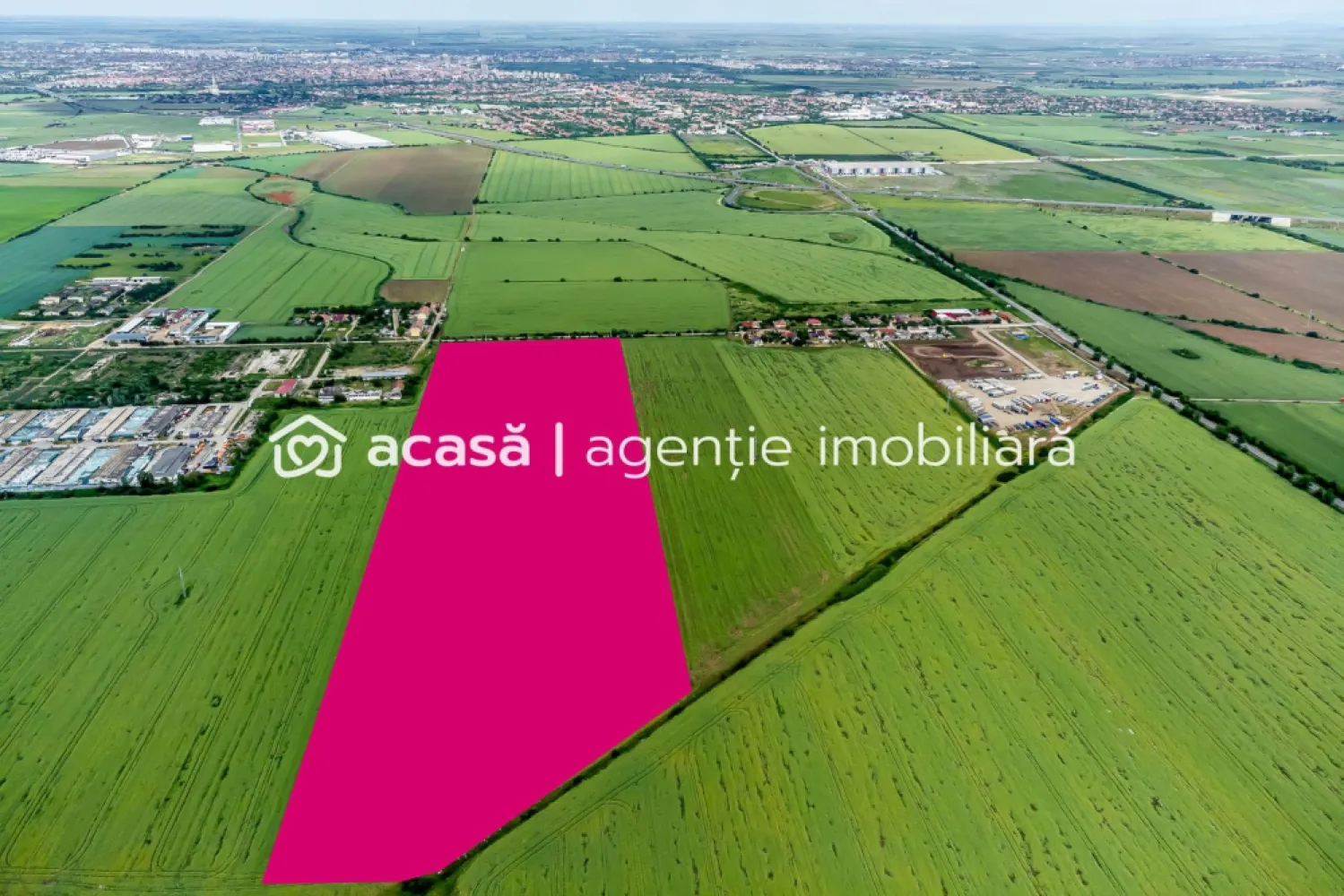 Teren cu PUZ ideal pentru parc logistic și de servicii - Oferim spre vânzare un teren excepțional, perfect pentru dezvoltarea unui parc logistic sau industrial, situat strategic în Arad, la coborârea/urcarea de pe Autostrada A1, Arad-Sud.

Detalii Teren:
Suprafață: 18 hectare
Front stradal: 230 metri
PUZ inclus: Prețul include obținerea PUZ-ului conform specificațiilor și nevoilor clientului, asigurând o dezvoltare sigură, rapidă și eficientă.

Localizare și Accesibilitate:
Terenul este situat strategic la coborârea/urcarea de pe Autostrada A1, Arad-Sud, facilitând accesul rapid și eficient pentru logistică și transport.
Aradul, fiind oraș de graniță cu Europa de Vest, oferă un avantaj strategic pentru operațiuni comerciale internaționale.

Vecinătăți și Facilități:
Parcuri industriale și logistice de renume: VGP PARK, CTP PARK, Parc Industrial Sud Arad
Firme și facilități: Internațional Alexander, Luar, OMV

Această locație strategică, combinată cu infrastructura existentă și accesul facil la rețelele de transport, face din acest teren o oportunitate ideală pentru investitori interesați de dezvoltarea unui parc logistic modern și eficient.

Contact:
0721356746 Florin Moș // Consultant imobiliar

Nu ratați șansa de a investi într-o locație cu potențial maxim de creștere și dezvoltare logistică!