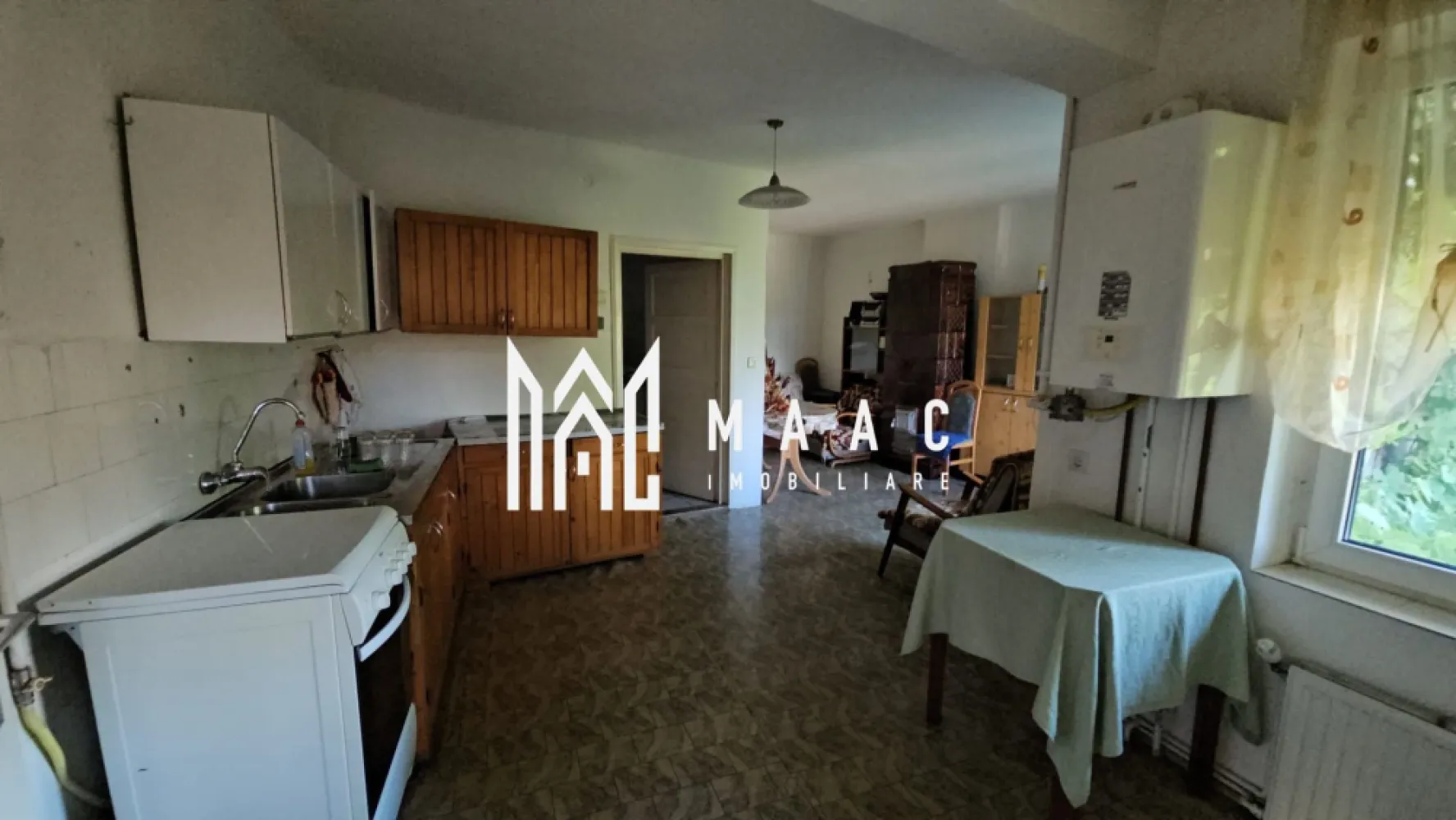 Casa individuala | 5 camere | 1056 mp teren | Cisnadie - MAAC Imobiliare vă propune spre vânzare o casa cu 5 camere situata în Cisnădie. Regim de inaltime: D+P+P Compartimentare: Demisol- pivinta, 2 camere, spatiu pentru living-birou-baie. Parter-living, 2 dormitoare, bucatarie si baie. In plus un teren de 1056 mp. Există proiect de extindere și etajare. Această proprietate este ideală pentru cei care doresc să investească și să personalizeze locuința după propriile nevoi. Pentru mai multe detalii precizati telefonic ca ati vazut anuntul cu ID: CP2063454 }}