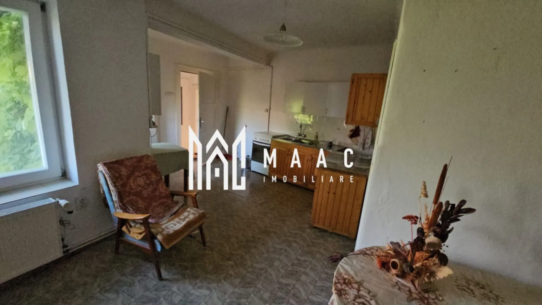 Casa individuala | 5 camere | 1056 mp teren | Cisnadie - MAAC Imobiliare vă propune spre vânzare o casa cu 5 camere situata în Cisnădie. Regim de inaltime: D+P+P Compartimentare: Demisol- pivinta, 2 camere, spatiu pentru living-birou-baie. Parter-living, 2 dormitoare, bucatarie si baie. In plus un teren de 1056 mp. Există proiect de extindere și etajare. Această proprietate este ideală pentru cei care doresc să investească și să personalizeze locuința după propriile nevoi. Pentru mai multe detalii precizati telefonic ca ati vazut anuntul cu ID: CP2063454 }}