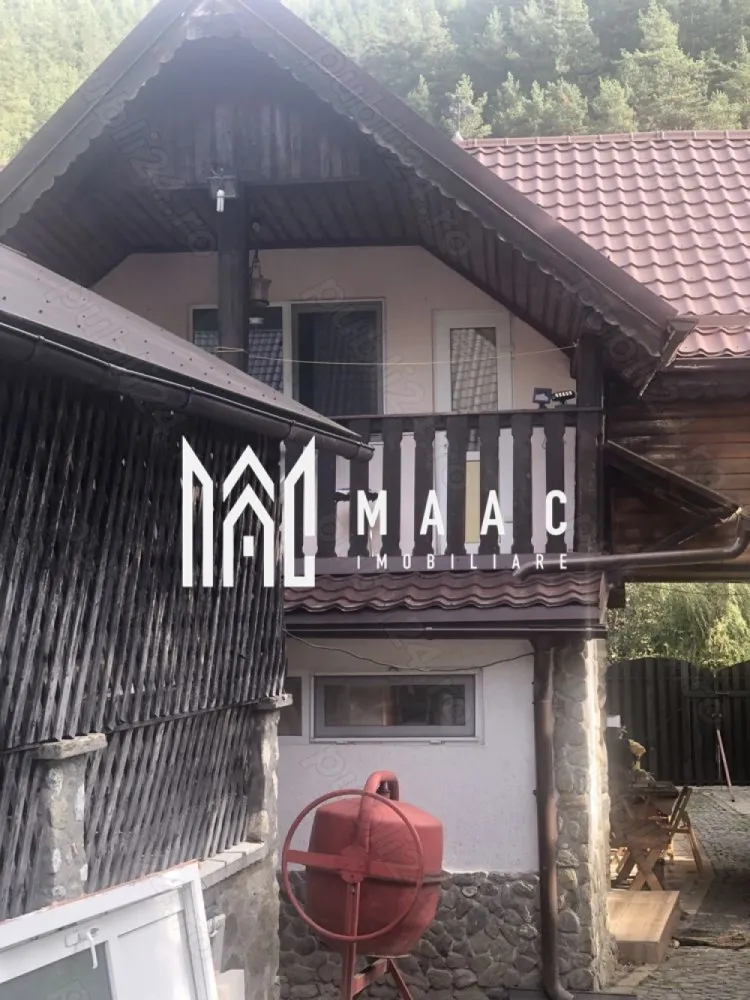 Casa cu 8 camere | 400 mp teren | Rășinari - MAAC Imobiliare vă propune spre vânzare o afacere la cheie în Valea Stezii, Rășinari – o proprietate ideală pentru activități turistice, compusă din două corpuri de clădiri și multiple facilități. Corpul Principal – Pensiune (P+M) Pensiunea este complet funcțională, oferind 5 dormitoare spațioase, un living generos, o bucătărie complet utilată și 3 grupuri sanitare. Dintre cele 5 dormitoare, 4 au balcoane, oferind o vedere minunată spre natură. Construcția are un parter din piatră, care nu necesită aer condiționat, și o mansardă din BCA și lemn. Încălzirea este asigurată de o centrală pe peleți. Acest corp necesită unele modernizări pentru a răspunde celor mai exigente standarde. Corpul Secundar – Casă (P+M) Cel de-al doilea corp de clădire, aflat în curtea proprietății: Parterul este compartimentat în două camere și un grup sanitar finalizate, iar mansarda este în stadiu „la roșu”., oferind posibilitatea de compartimentare în funcție de preferințele noului proprietar, necesită renovare pentru a fi adus la standarde moderne. Facilități și Anexe Grătar, cuptor și filigorie cu pivniță – ideale pentru momente de relaxare sau activități de catering pentru oaspeți. Curte spațioasă – acces auto și parcare pentru minimum 3 mașini. Detalii Tehnice Structura casei: parter din piatră și ciment; mansardă din BCA și lemn. Acoperișul este din tablă Bilka, oferind durabilitate și izolare termică. Proprietatea se vinde complet mobilată și utilată. Suprafața terenului: 400 mp Pentru mai multe detalii sau programarea unei vizionări, vă invităm să contactați echipa MAAC Imobiliare și să specificați ID-ul anunțului: CP2058622! }}