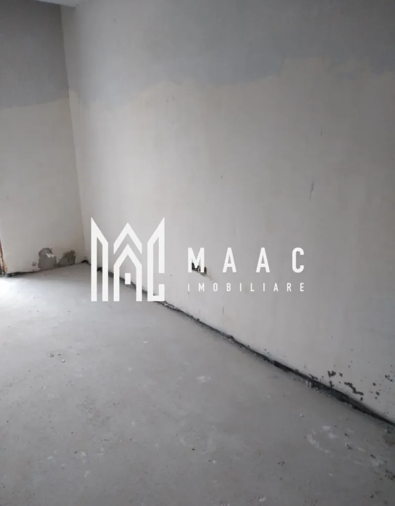 Apartament 2 camere I Decomandat I Nefinisat I Doamna Stanca - Va propunem spre vanzare un apartament de 2 camere decomandat situat la etajul 2/3 al unui imobil din zona Doamna Stanca. Locuinta cuprinde: hol intrare, living, dormitor, bucatarie, baie, balcon. Apartamentul se vinde la stadiul de alb. Disponibil imediat. Pentru mai multe detalii, precizati telefonic ca ati vazut anuntul cu ID: CP2057648 }}