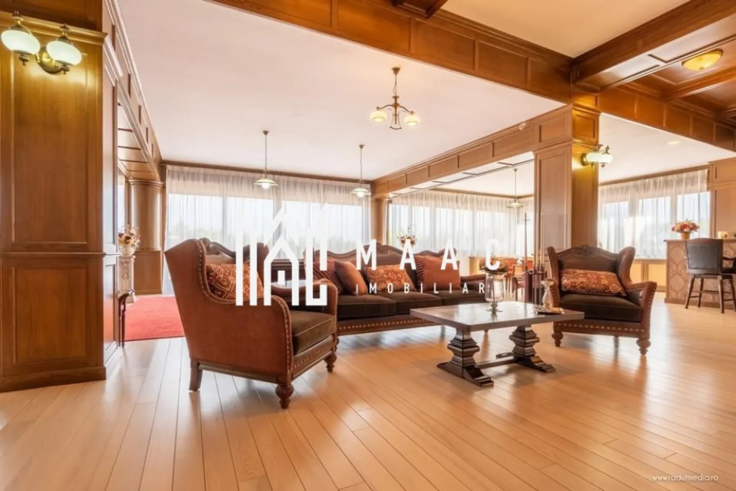 Casa individuala | 9 Camere | 3250 mp | Mobilat LUX - MAAC Imobiliare are plăcerea de a vă prezenta o vilă impresionantă, oferind o oportunitate unică pentru cei care își doresc un cămin sofisticat și confortabil. Această proprietate remarcabilă, situată pe un teren generos de 3250 mp, dispune de o suprafață utilă de 769 mp și este complet finisată și mobilată, pregătită să devină locuința visurilor dumneavoastră. Detalii și Compartimentare: - 6 dormitoare spațioase - 5 băi moderne - Living elegant - Bar - Saună - Bucătărie complet echipată - Cameră tehnică Facilități Excepționale: - Garaj cu capacitate pentru 8 mașini - Curte mare, individuală, înconjurată de un zid din cărămidă și o perdea de tuia de 2 metri, oferind intimitate și un cadru natural relaxant - Priveliste spectaculoasă către munți Finisaje de Înaltă Calitate: - Stâlpi interiori placați cu lemn masiv - Tapet de calitate superioară - Tavane casetate pentru un plus de eleganță - Scară din lemn masiv - Parchet stratificat de 1.5 cm grosime - Tâmplărie tripan din lemn stratificat - Șemineu pentru o atmosferă caldă și primitoare - Uși franțuzești cu deschidere de 2.5 metri și înălțime de 3.3 metri Localizare și Accesibilitate: Proprietatea este situată într-o zonă strategică, cu acces facil către DN 7, autostradă, mall-uri și diverse magazine, oferind astfel confortul și comoditatea urbană îmbinată cu liniștea și frumusețea mediului natural. PEntru mai multe detalii și pentru a programa o vizionare, vă rugăm să ne contactați și să menționați ID-ul: CP2057023. }}