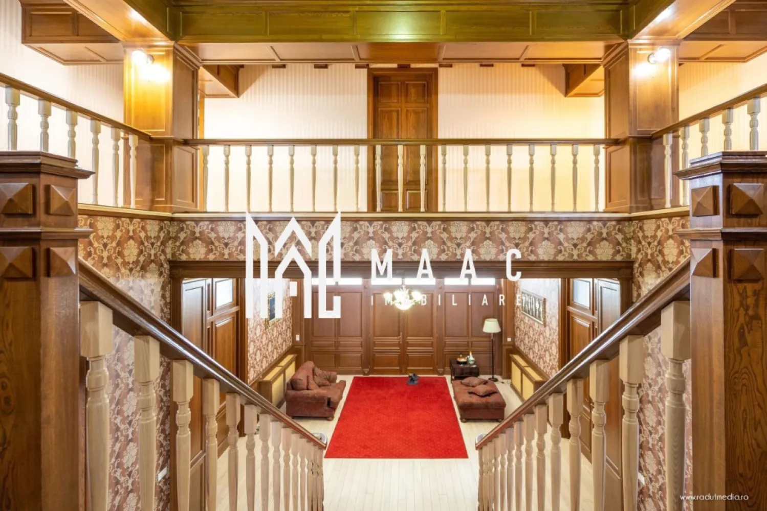 Casa individuala | 9 Camere | 3250 mp | Mobilat LUX - MAAC Imobiliare are plăcerea de a vă prezenta o vilă impresionantă, oferind o oportunitate unică pentru cei care își doresc un cămin sofisticat și confortabil. Această proprietate remarcabilă, situată pe un teren generos de 3250 mp, dispune de o suprafață utilă de 769 mp și este complet finisată și mobilată, pregătită să devină locuința visurilor dumneavoastră. Detalii și Compartimentare: - 6 dormitoare spațioase - 5 băi moderne - Living elegant - Bar - Saună - Bucătărie complet echipată - Cameră tehnică Facilități Excepționale: - Garaj cu capacitate pentru 8 mașini - Curte mare, individuală, înconjurată de un zid din cărămidă și o perdea de tuia de 2 metri, oferind intimitate și un cadru natural relaxant - Priveliste spectaculoasă către munți Finisaje de Înaltă Calitate: - Stâlpi interiori placați cu lemn masiv - Tapet de calitate superioară - Tavane casetate pentru un plus de eleganță - Scară din lemn masiv - Parchet stratificat de 1.5 cm grosime - Tâmplărie tripan din lemn stratificat - Șemineu pentru o atmosferă caldă și primitoare - Uși franțuzești cu deschidere de 2.5 metri și înălțime de 3.3 metri Localizare și Accesibilitate: Proprietatea este situată într-o zonă strategică, cu acces facil către DN 7, autostradă, mall-uri și diverse magazine, oferind astfel confortul și comoditatea urbană îmbinată cu liniștea și frumusețea mediului natural. PEntru mai multe detalii și pentru a programa o vizionare, vă rugăm să ne contactați și să menționați ID-ul: CP2057023. }}