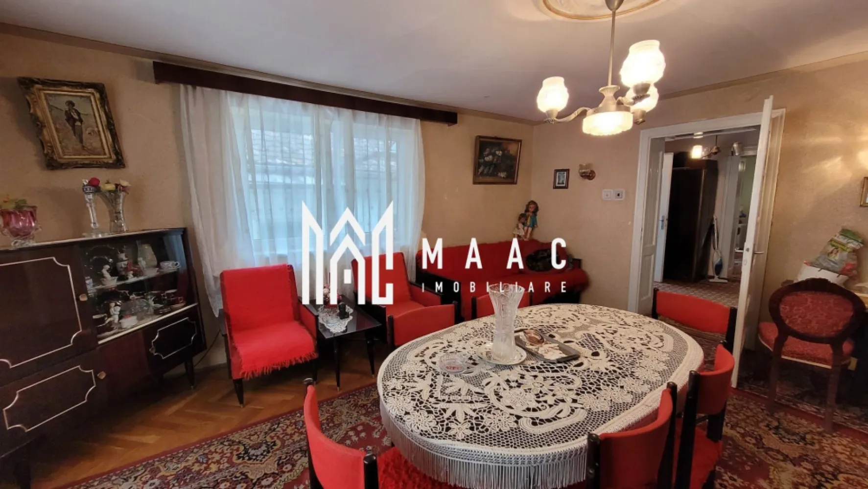 Casa Individuala | Ultracentral | Acces auto | Pivnita - MAAC Imobiliare va propune spre vanzare o casa individuala in Centrul orasului. Descriere Proprietate: Descoperiți această casa individuală situată într-o zonă deosebită, disponibilă imediat! Cu o suprafață utilă de 78 mp și o suprafață construită desfășurată de 110 mp, această locuință oferă confort și spațiu generos pentru întreaga familie, sau o oportunitate unica pentru investitie. Construcția din cărămidă este finalizată și se află într-o stare bună. Detalii Tehnice: Suprafață utilă: 78 mp Suprafață construită desfășurată: 110 mp Suprafață construită la sol: 99 mp Suprafață teren: 160 mp Tip construcție: Cărămidă Acoperiș: Țiglă Nr. subsoluri: 1 Pod: Da Încăperi și Anexe: Nr. bucătării: 1 Nr. băi: 1 Dotări: Aragaz, cadă, TV Amenajări și Utilități: Străzi: Asfaltate, iluminat stradal Mijloace de transport în comun: Disponibile Utilități generale: Apă, canalizare, CATV, curent, gaz, internet, telefon Dotări imobil: Acoperiș, wireless, parcare deschisă Priveliște: Vedere spre oraș Ușă intrare: Lemn Pereți: Faianță, vopsea lavabilă Mobilat: Parțial mobilat Bucătărie: Închisă Ferestre: PVC, termopan, ferestre care se deschid Contorizare: Apometre, contor electric, contor gaz Uși interior: Lemn Podele: Gresie Alte spații: Curte, WC serviciu, pivniță de 56MP Alte Detalii: Această proprietate oferă toate facilitățile necesare pentru o viață confortabilă într-o locație bine conectată la infrastructura urbană. Este ideală pentru familii care caută o locuință in Centrul orasului, cu acces facil la transportul public și toate utilitățile, sau pentru investitie in zona Centrala. Pentru mai multe informatii precizati ca ati vazut anuntul cu ID: CP2051806 }}