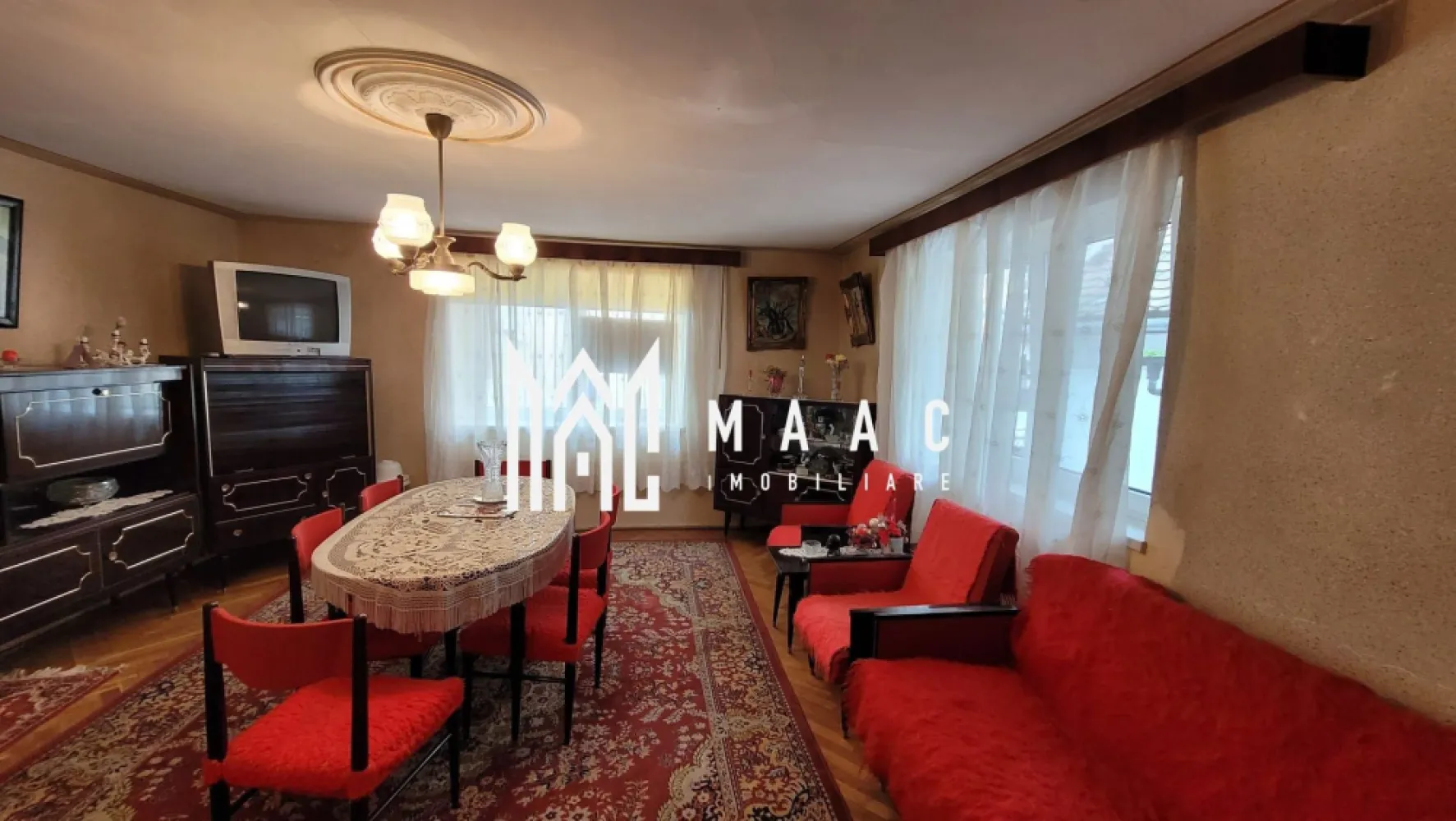 Casa Individuala | Ultracentral | Acces auto | Pivnita - MAAC Imobiliare va propune spre vanzare o casa individuala in Centrul orasului. Descriere Proprietate: Descoperiți această casa individuală situată într-o zonă deosebită, disponibilă imediat! Cu o suprafață utilă de 78 mp și o suprafață construită desfășurată de 110 mp, această locuință oferă confort și spațiu generos pentru întreaga familie, sau o oportunitate unica pentru investitie. Construcția din cărămidă este finalizată și se află într-o stare bună. Detalii Tehnice: Suprafață utilă: 78 mp Suprafață construită desfășurată: 110 mp Suprafață construită la sol: 99 mp Suprafață teren: 160 mp Tip construcție: Cărămidă Acoperiș: Țiglă Nr. subsoluri: 1 Pod: Da Încăperi și Anexe: Nr. bucătării: 1 Nr. băi: 1 Dotări: Aragaz, cadă, TV Amenajări și Utilități: Străzi: Asfaltate, iluminat stradal Mijloace de transport în comun: Disponibile Utilități generale: Apă, canalizare, CATV, curent, gaz, internet, telefon Dotări imobil: Acoperiș, wireless, parcare deschisă Priveliște: Vedere spre oraș Ușă intrare: Lemn Pereți: Faianță, vopsea lavabilă Mobilat: Parțial mobilat Bucătărie: Închisă Ferestre: PVC, termopan, ferestre care se deschid Contorizare: Apometre, contor electric, contor gaz Uși interior: Lemn Podele: Gresie Alte spații: Curte, WC serviciu, pivniță de 56MP Alte Detalii: Această proprietate oferă toate facilitățile necesare pentru o viață confortabilă într-o locație bine conectată la infrastructura urbană. Este ideală pentru familii care caută o locuință in Centrul orasului, cu acces facil la transportul public și toate utilitățile, sau pentru investitie in zona Centrala. Pentru mai multe informatii precizati ca ati vazut anuntul cu ID: CP2051806 }}