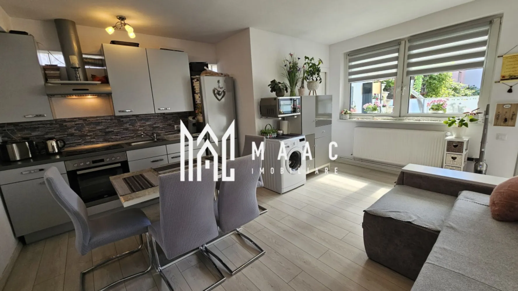 Schimb |Apartament la casa | 240 mp Teren | Zona Turnisor - Se accepta schimb cu un apartament cu 2 camere+ diferența. MAAC Imobiliare vă propune spre vânzare un apartament la casa in zona Turnisor. Avan urmatoarele caracteristici" Suprafață utilă: 52 mp Parter: Bucătărie cu living, un grup sanitar cu geam și un dormitor spațios și luminos Terasa: 52 mp acoperită Facilități suplimentare: Garaj Bucătărie de vară Magazie Zonă de grătar Pivniță Terasă de 52 mp Curte betonată cu spațiu pentru parcare a două mașini Spațiu verde amenajat în partea din spate a curții, cu pomi fructiferi și zonă de grill Avantaje: Locația excelentă din cartierul Turnișor oferă acces rapid atât către centrul orașului, cât și către zona Industrială Vest, fiind perfectă pentru o familie sau pentru investiții pe termen lung. Pentru mai multe detalii, specificați telefonic că ați văzut proprietatea cu id CP2049366 }}