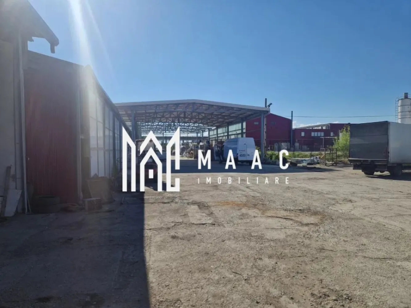 Teren 6400mp I Zona Mixta I Hala I Sibiu - Va propunem spre vanzare un teren in suprafata de 6400mp in Sibiu. Pe teren se afla o hala in suprafata de 1000mp plus spati de birouri recent renovate. Intreaga suprafata este betonata. Terenul este imprejmuit. Disponibil imediat. Pentru mai multe detalii precizati telefonic ca ati vizionat anuntul cu ID: CP2049006 }}