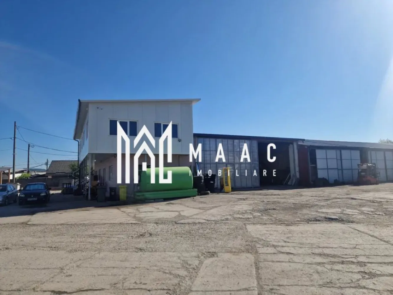 Teren 6400mp I Zona Mixta I Hala I Sibiu - Va propunem spre vanzare un teren in suprafata de 6400mp in Sibiu. Pe teren se afla o hala in suprafata de 1000mp plus spati de birouri recent renovate. Intreaga suprafata este betonata. Terenul este imprejmuit. Disponibil imediat. Pentru mai multe detalii precizati telefonic ca ati vizionat anuntul cu ID: CP2049006 }}