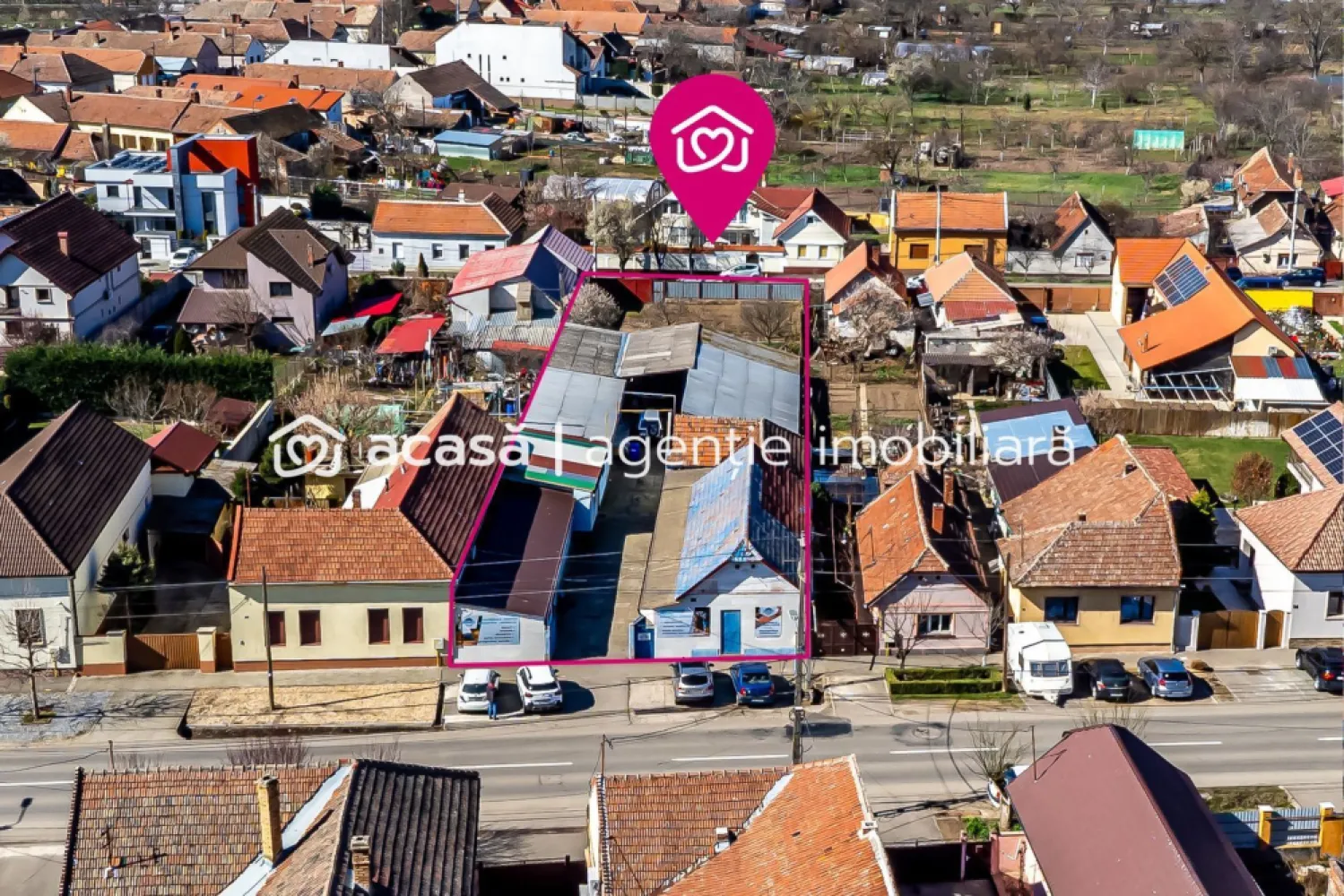 Teren 1358mp / str. Guttenbrunn / 2 fronturi stradale - Îți propun spre vânzare o proprietate situată în Aradul Nou, pe strada Adam Müller-Guttenbrunn, formată din teren în suprafață totală de 1.358 mp și 176 mp construcții existente.

Unul dintre principalele avantaje ale proprietății este faptul că beneficiază de două fronturi stradale, cu front principal de 18 ml, aspect care oferă flexibilitate ridicată pentru dezvoltare sau reorganizare.

Proprietatea dispune de utilități complete și poate fi potrivită pentru mai multe tipuri de proiecte: dezvoltare multifamilială | sediu firmă / birouri | atelier sau producție ușoară | proiect mixt rezidențial-comercial

Este o oportunitate bună pentru cumpărători care caută un teren cu construcții existente, amplasat într-o zonă cu potențial de dezvoltare.

Preț repoziționat: 259.000 Euro de la 275.000 Euro
Comision 0%!

Pentru detalii suplimentare sau programarea unei vizionări: Mihai Molnar – consultant imobiliar | 0761 899 230

Te ajut gratuit și cu oferte de finanțare de la 16 bănci.

Vrei să vinzi o proprietate în Arad? Beneficiezi de evaluare gratuită.

ACASĂ | Agenție imobiliară Arad
Bd. Decebal 2, Arad