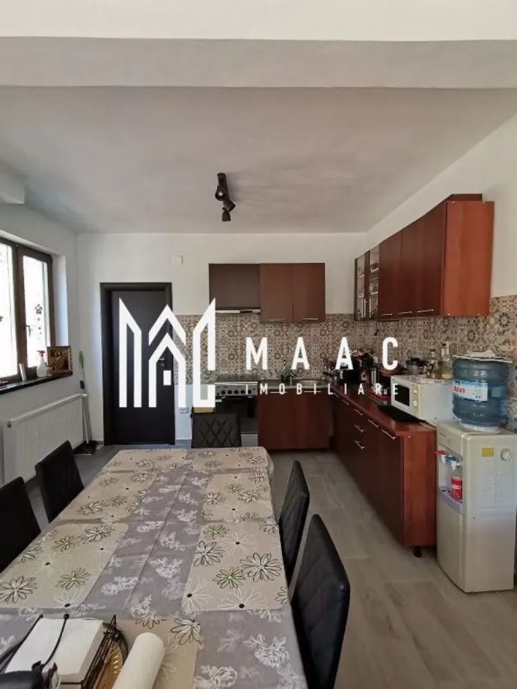 Casa individuala 8 camere | 575 mp teren I Porumbacu de Sus - Maac Imobiliare va propune spre vanzare o casa individuala situata in Porumbacu de Sus. Locuinta are 8 camere si regim de inaltime P+E+P. Casa este compartimentată astfel: parter-living spațios cu bucătărie open-space, 2 dormitoare cu băi proprii, cămară, baie, casa scarii, cameră tehnică; la etaj-3 dormitoare cu băi proprii, apartament (2 camere)cu baie proprie, dressing. Podul poate fi folosit ca spatiu de depozitare. Ca structura, s-a folosit beton armat (fier 12, 16) – beton B250, B300, izolație extrioară cu polistiren 10. Geamurile sunt termopane Salamander Tripan. Acoperisul- țiglă metalică Bilka 0,5 Gotic. Utilități: curent trifazic + generator trifazic 8.5kw, incalzire pe centrala de lemne si calorifere- Viadrus 35kW, puffer 1000l, boiler termic și electric 300, sursă apă proprie-puț forat, canalizarea- fosă ecologica 3000l În curte se află un foișor in suprafata de 21mp, dotat cu mobiler adecvat, o magazie de unelte și o zonă de relaxare cu leagăne. Casa se vinde complet mobilată și utilată. Se pretează perfect pentru afacere în turism datorită dotărilor complete de care dispune. Proprietatea este intabulată și certificată energetic cu clasa A. In apropiere sunt Castelul de Lut și Povestea Calendarului. Pentru mai multe detalii, vă rugăm să precizați ID-ul anunțului: CP2047027 }}