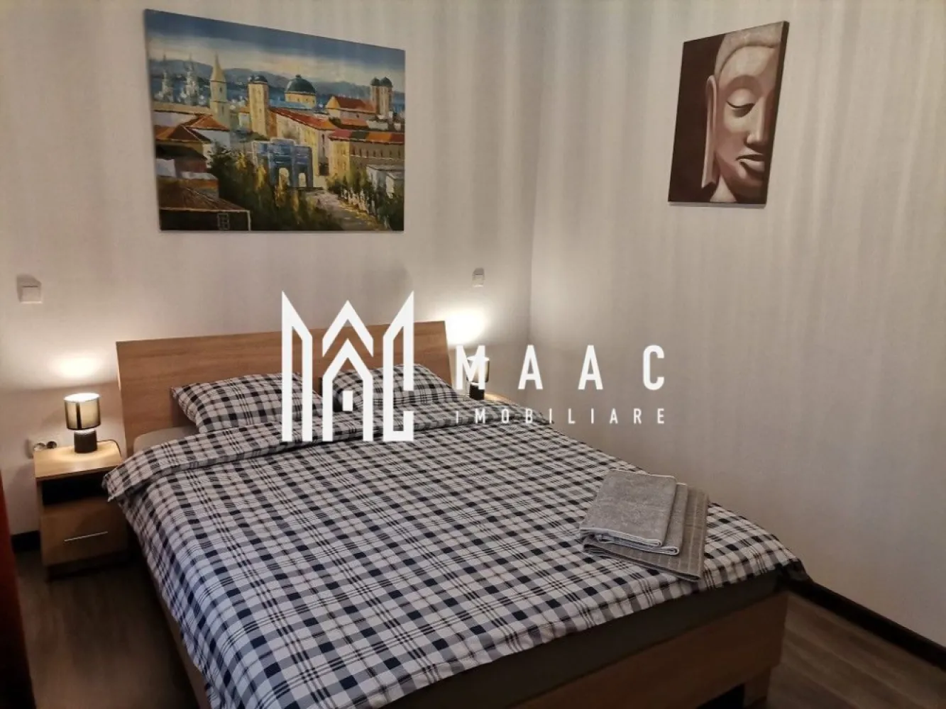 Casa individuala 8 camere | 575 mp teren I Porumbacu de Sus - Maac Imobiliare va propune spre vanzare o casa individuala situata in Porumbacu de Sus. Locuinta are 8 camere si regim de inaltime P+E+P. Casa este compartimentată astfel: parter-living spațios cu bucătărie open-space, 2 dormitoare cu băi proprii, cămară, baie, casa scarii, cameră tehnică; la etaj-3 dormitoare cu băi proprii, apartament (2 camere)cu baie proprie, dressing. Podul poate fi folosit ca spatiu de depozitare. Ca structura, s-a folosit beton armat (fier 12, 16) – beton B250, B300, izolație extrioară cu polistiren 10. Geamurile sunt termopane Salamander Tripan. Acoperisul- țiglă metalică Bilka 0,5 Gotic. Utilități: curent trifazic + generator trifazic 8.5kw, incalzire pe centrala de lemne si calorifere- Viadrus 35kW, puffer 1000l, boiler termic și electric 300, sursă apă proprie-puț forat, canalizarea- fosă ecologica 3000l În curte se află un foișor in suprafata de 21mp, dotat cu mobiler adecvat, o magazie de unelte și o zonă de relaxare cu leagăne. Casa se vinde complet mobilată și utilată. Se pretează perfect pentru afacere în turism datorită dotărilor complete de care dispune. Proprietatea este intabulată și certificată energetic cu clasa A. In apropiere sunt Castelul de Lut și Povestea Calendarului. Pentru mai multe detalii, vă rugăm să precizați ID-ul anunțului: CP2047027 }}