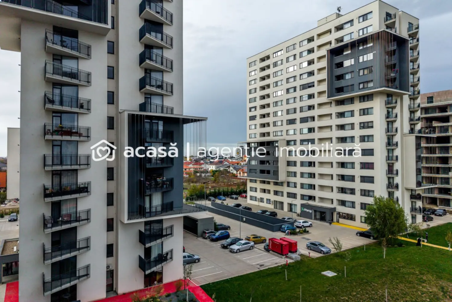 3 camere finisat la cheie – 71 mp + parcare subterană - Vă propunem spre vânzare un apartament nou cu 3 camere, excelent compartimentat, situat în XCity Towers, unul dintre cele mai apreciate și moderne ansambluri rezidențiale din Timișoara. Un proiect emblematic, gândit pentru un stil de viață urban premium și pentru investiții imobiliare sigure.

Apartamentul se vinde direct de la dezvoltator, cu predare în martie 2026, complet finisat la cheie, gata să devină fie locuința ideală, fie o investiție cu randament foarte bun.

Preț: 169.900 € + 21% TVA | Parcare subterană inclusă în preț
Contact: Sebastian Nica 0722 252 639

Caracteristici apartament:
• 3 camere, compartimentare modernă și eficientă
• Suprafață utilă: 71 mp
• Balcon + logie, spații exterioare perfect integrate
• Living luminos, cu vitraje mari și lumină naturală din plin
• Finisaje premium, atent alese

Dotări și beneficii:
• Încălzire în pardoseală și centrală termică proprie
• Sistem de climatizare modern
• Rolete electrice
• Sistem Smart Home
• Consum redus de energie, costuri mici de întreținere
• Materiale moderne, prietenoase cu mediul

Avantajele ansamblului XCity Towers:
• Arhitectură contemporană, design urban de impact
• Parc privat de aproximativ 6.000 mp pentru rezidenți
• Zone de relaxare și spații dedicate comunității
• Acces rapid la centre comerciale, transport public, școli și zone verzi
• Cerere ridicată la închiriere și potențial foarte bun de apreciere în timp

Pentru informații suplimentare, disponibilitate și planuri, vă stau la dispoziție: 
Sebastian Nica – 0722 252 639

Nu dispui de toată suma? Te ajutăm noi gratuit! Îți obținem oferte de la 16 bănci.

Atenție! Imaginile au caracter informativ, preluate din apartamente finalizate și finisate din cadrul complexului!