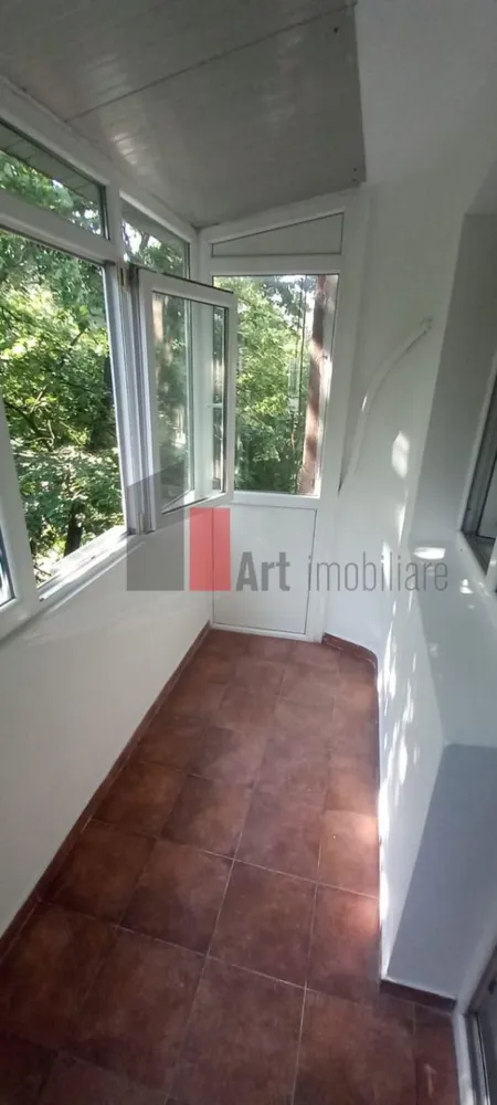 Dr Taberei - Plaza Romania - Drumul Taberei, Plaza, etaj 4, confort 1, semidecomandat,cu balcon, liber, zugravit, igienizat, aer conditionant in fiecare camera, termopan, parchet, gresie si faianta, usa metalica, acte pregatite. Blocul se afla la 5 min de metrou, tramvai 41, STB, Plaza Romania, Lidl, piata si parcul Moghi0ros