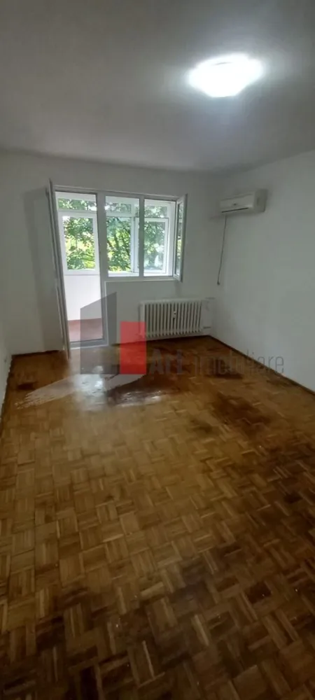 Dr Taberei - Plaza Romania - Drumul Taberei, Plaza, etaj 4, confort 1, semidecomandat,cu balcon, liber, zugravit, igienizat, aer conditionant in fiecare camera, termopan, parchet, gresie si faianta, usa metalica, acte pregatite. Blocul se afla la 5 min de metrou, tramvai 41, STB, Plaza Romania, Lidl, piata si parcul Moghi0ros